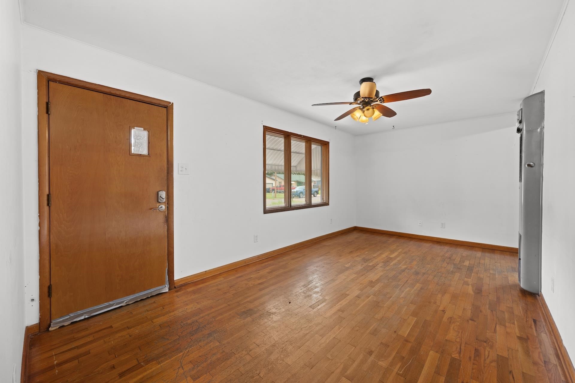 1008 S Summit St Property Photo 3