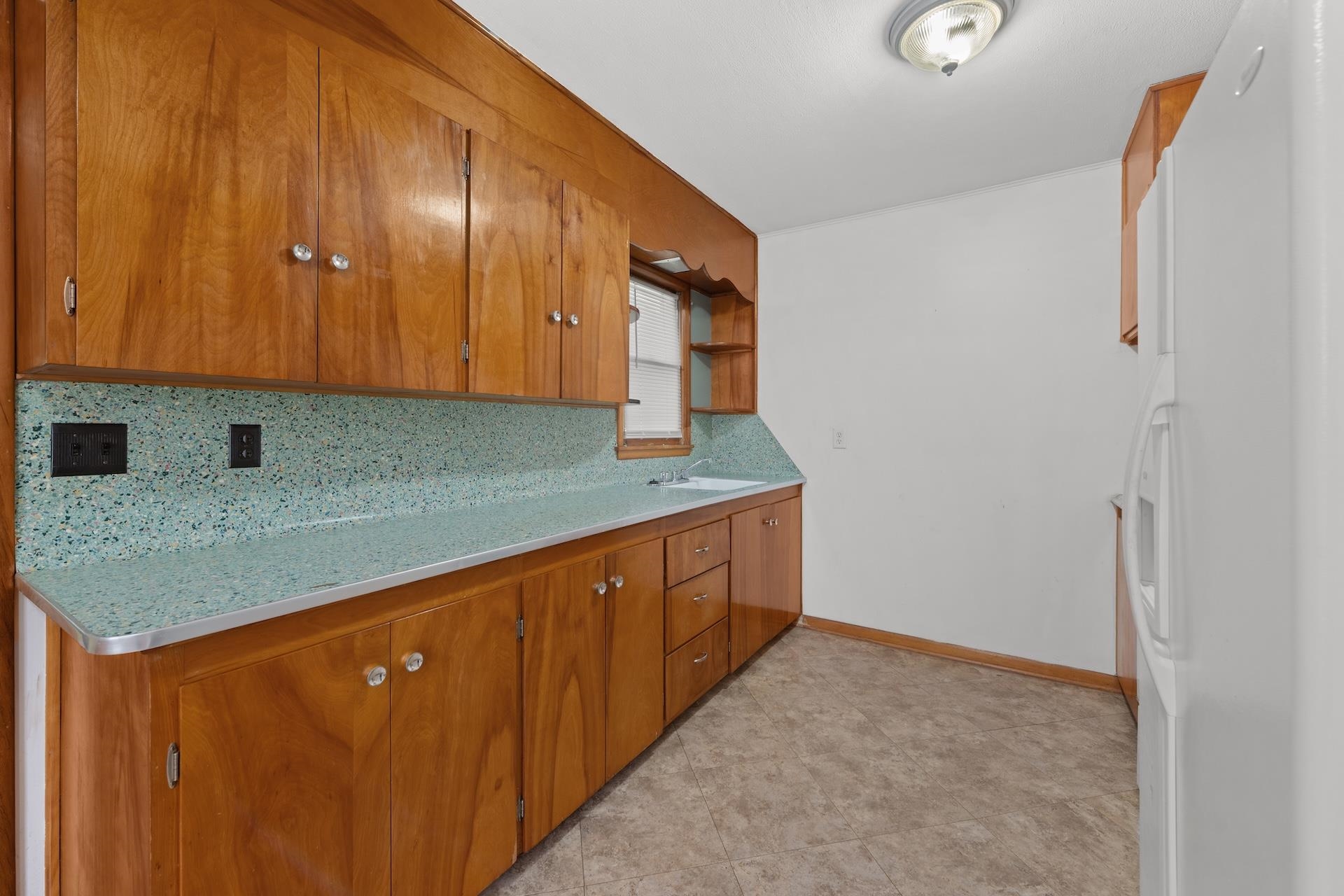 1008 S Summit St Property Photo 5