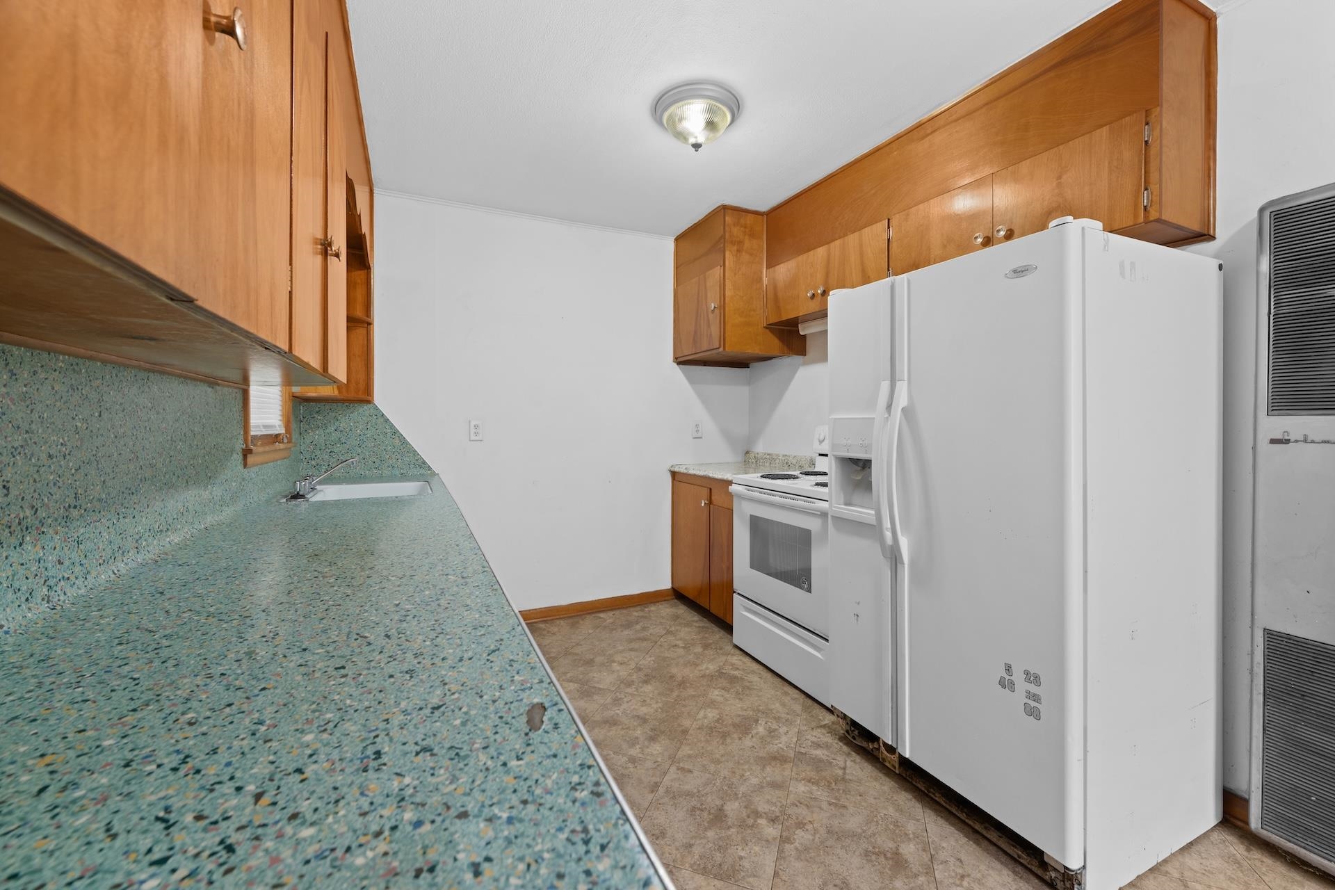 1008 S Summit St Property Photo 6