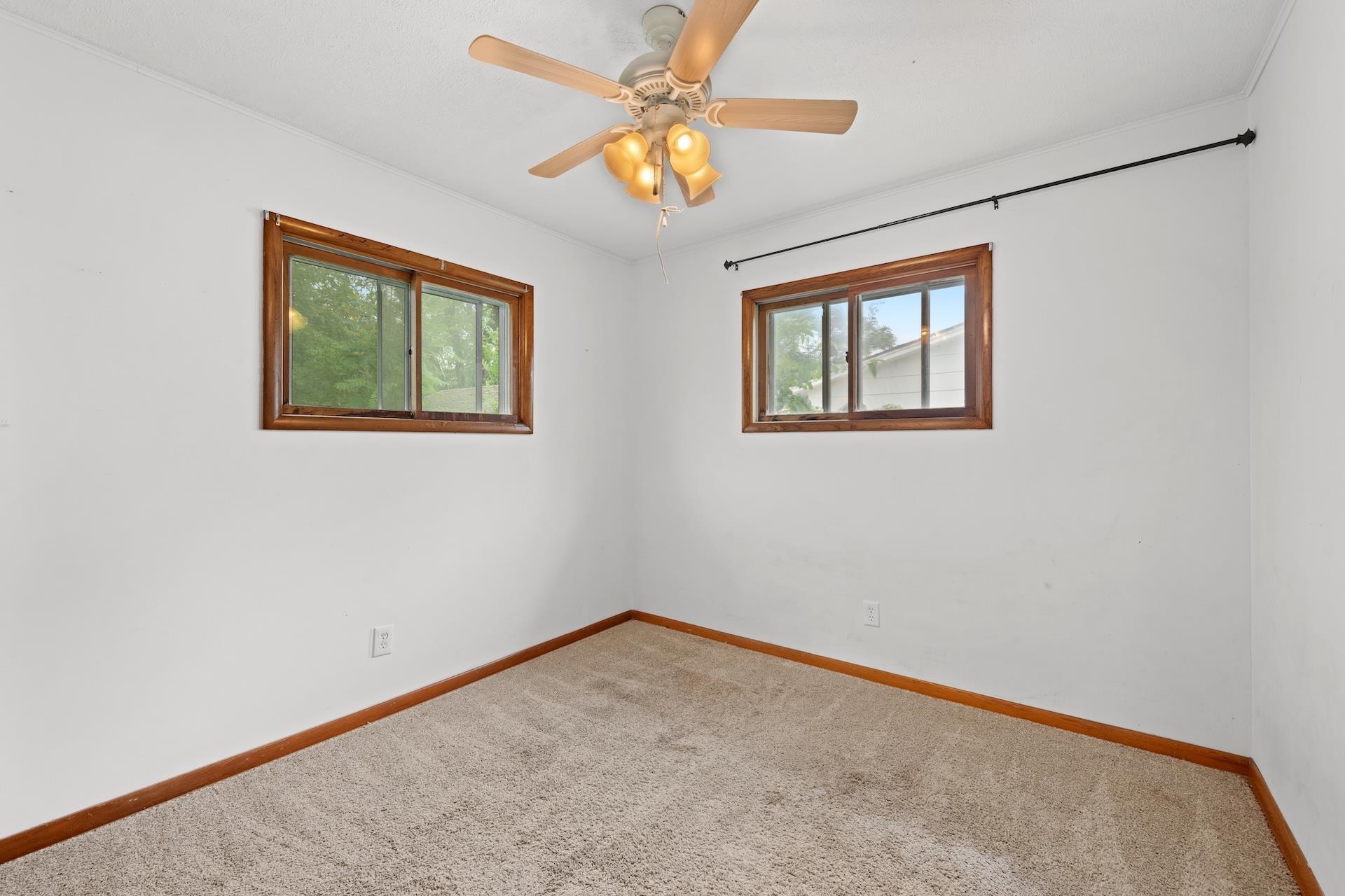 1008 S Summit St Property Photo 9