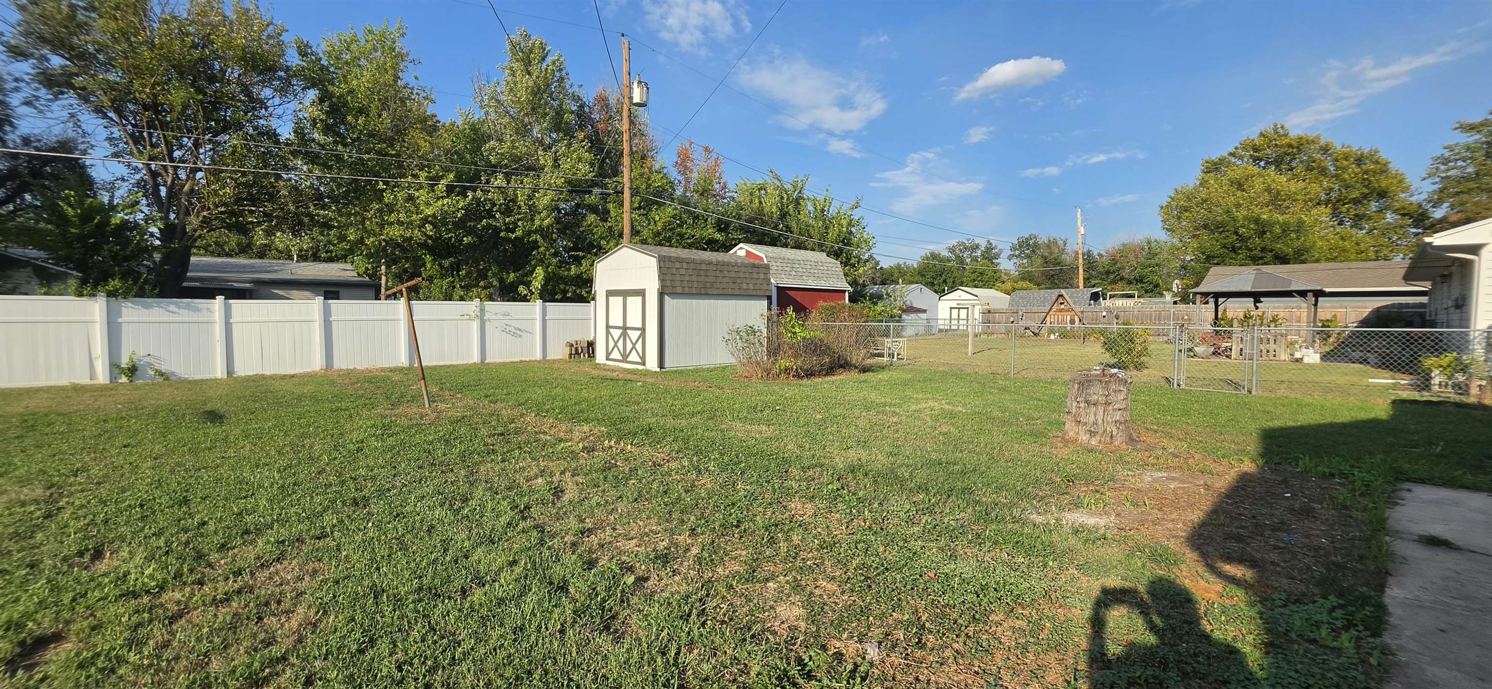 1312 W Regal St Property Photo 9
