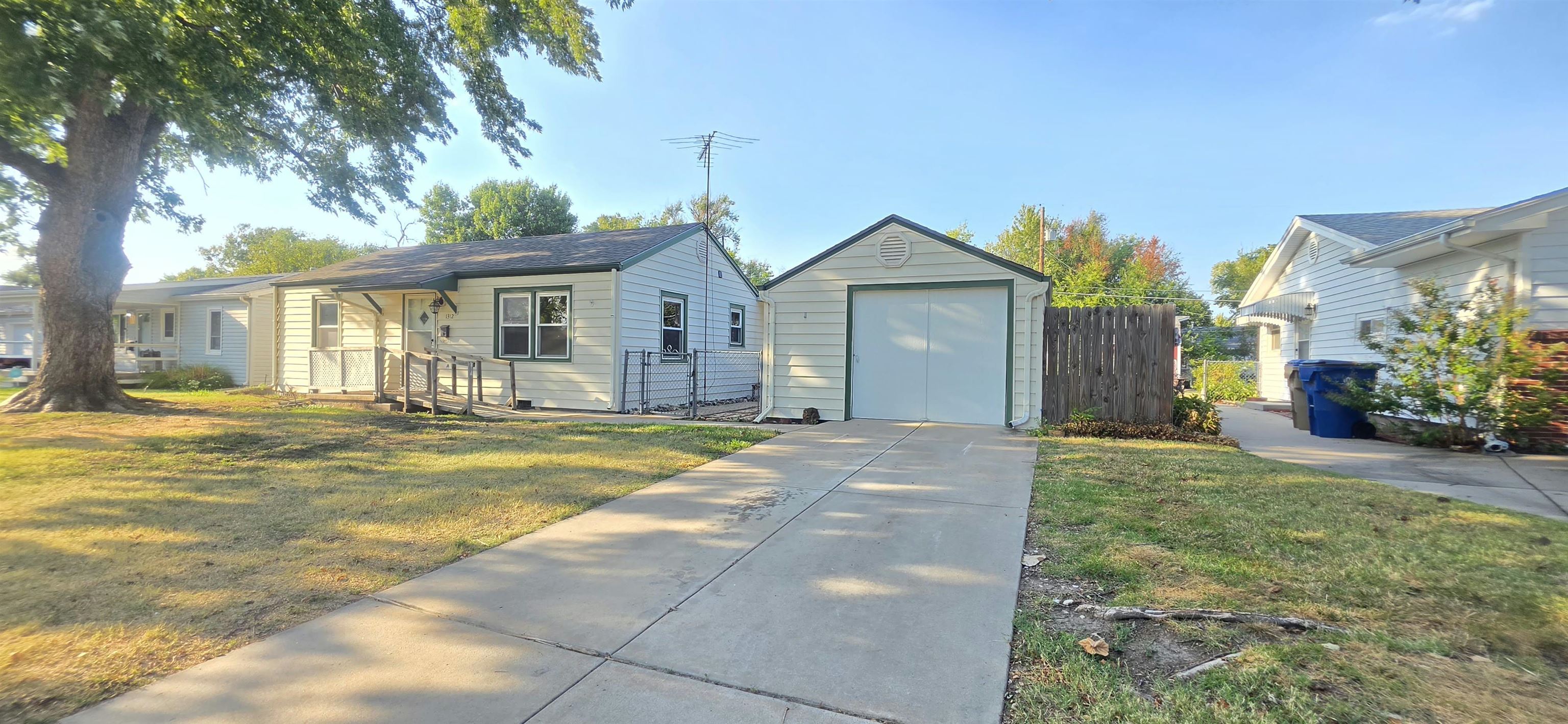 1312 W Regal St Property Photo 31