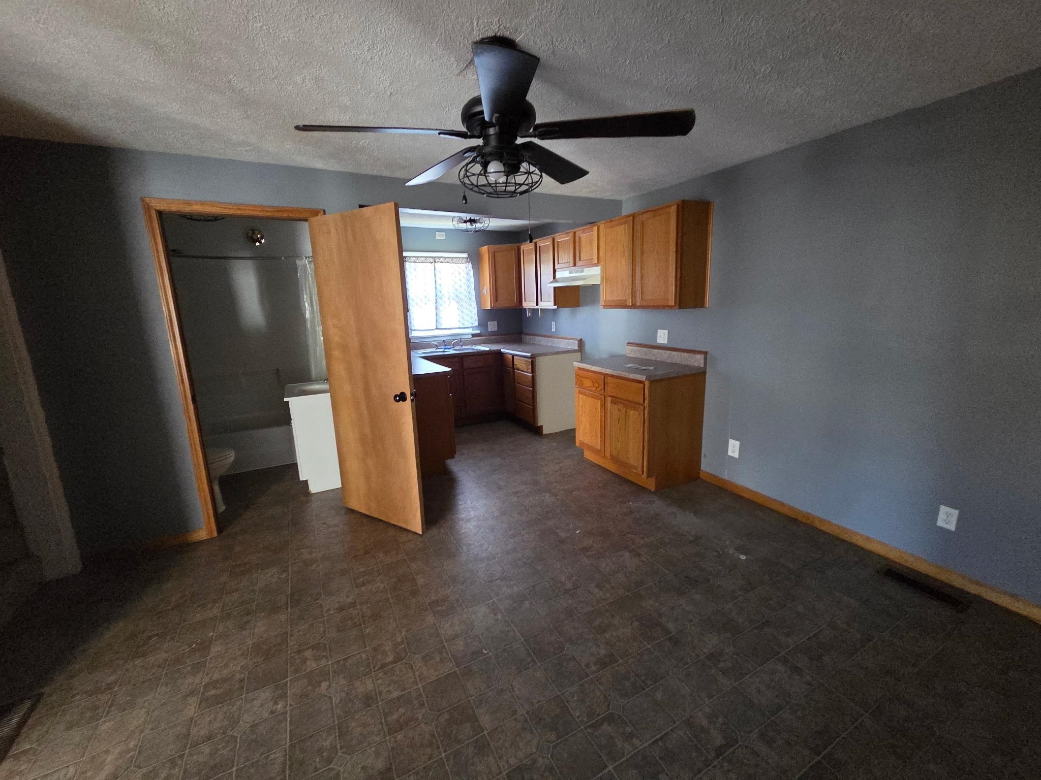 321 W 3rd Street Property Photo 6