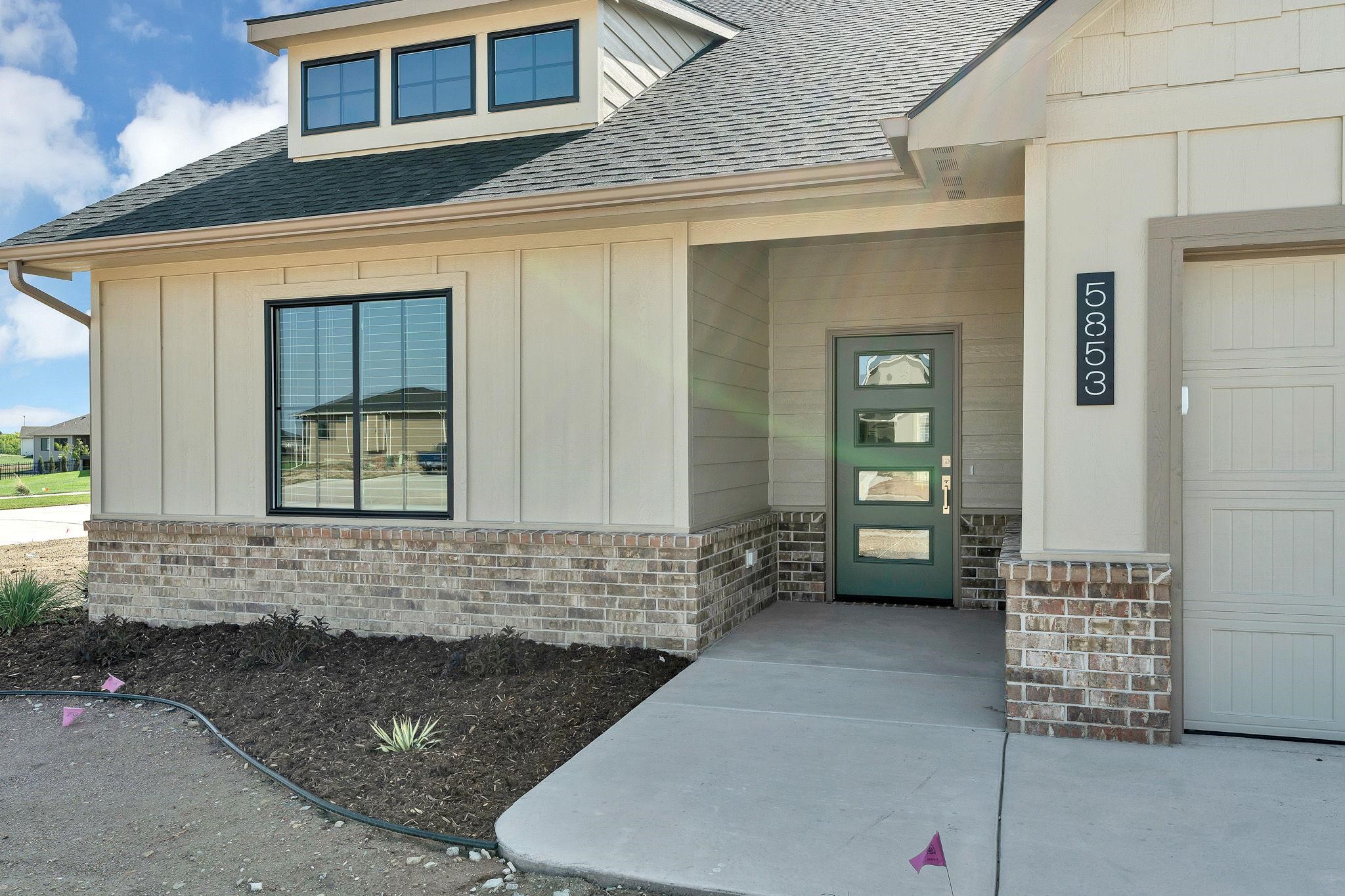 5853 Central Park Court Property Photo 4