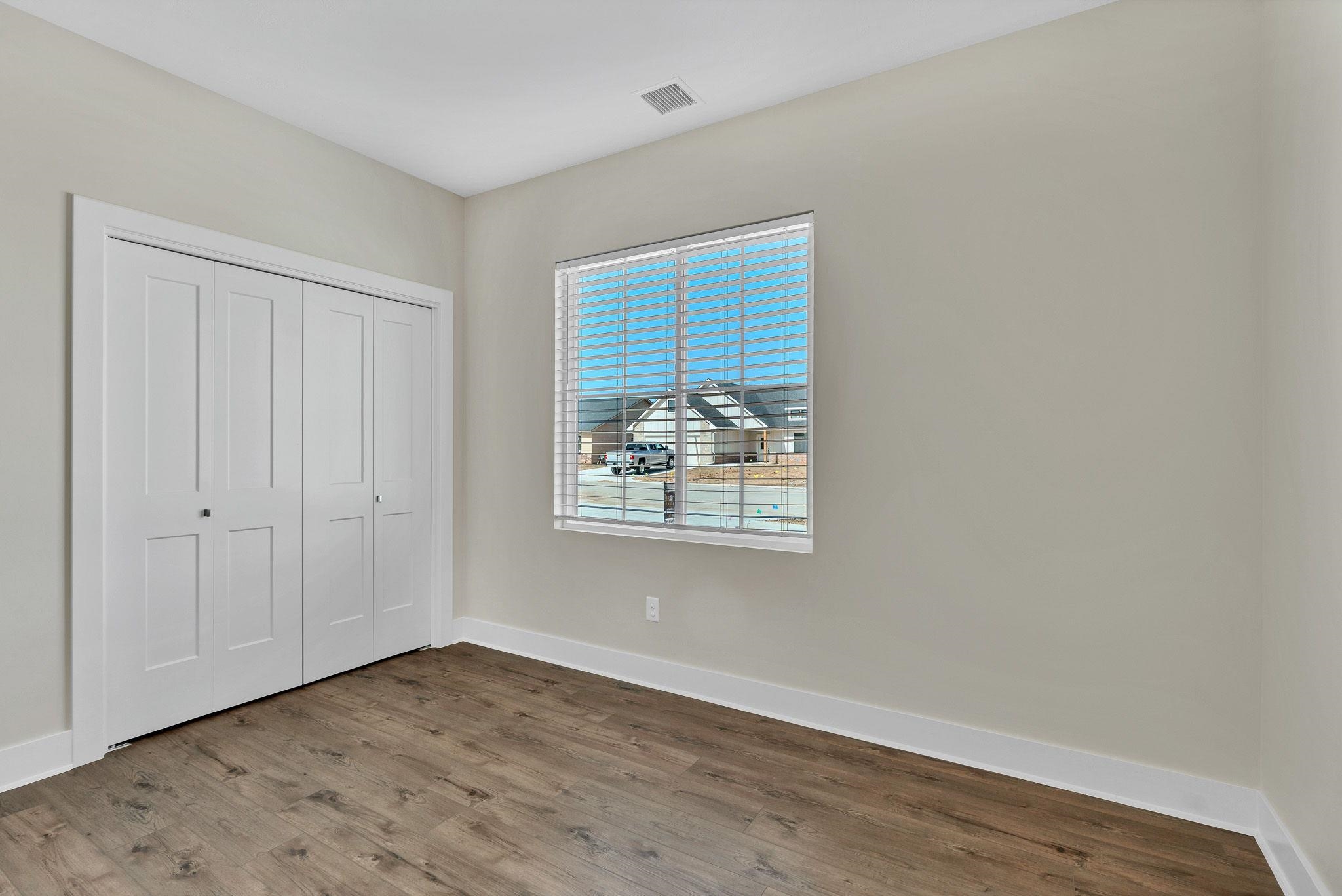 5853 Central Park Court Property Photo 6