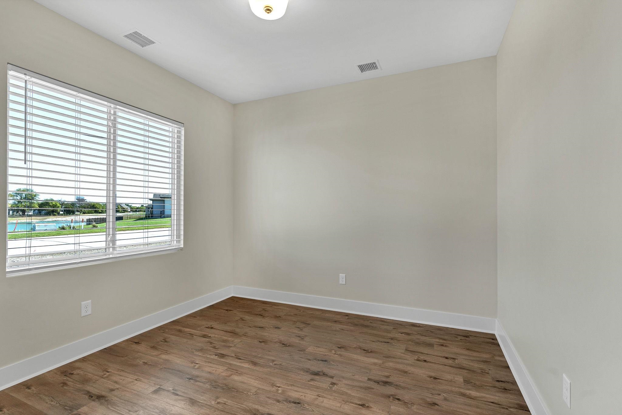 5853 Central Park Court Property Photo 8