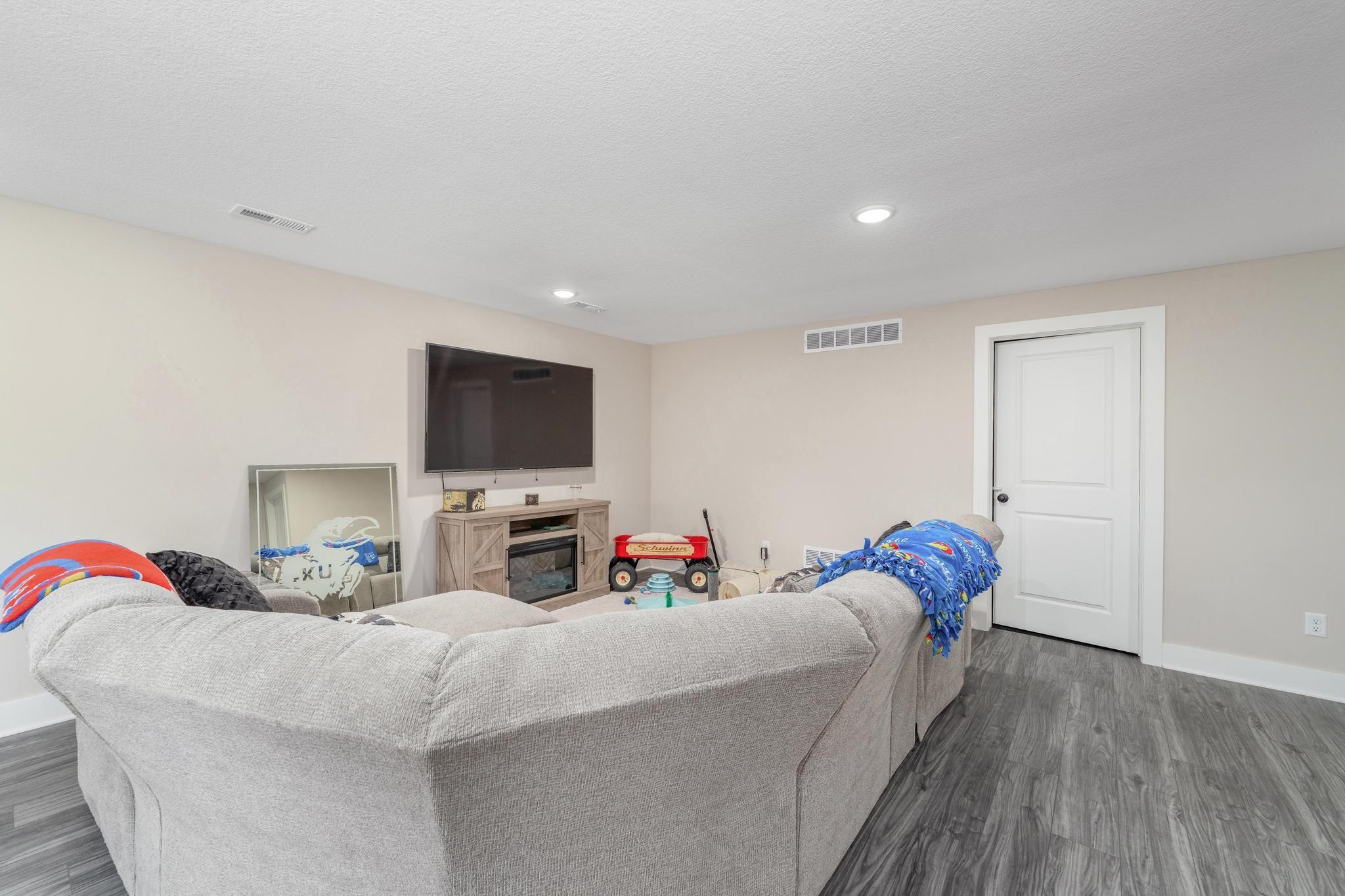 5286-5288 E Cypress St Property Photo 24