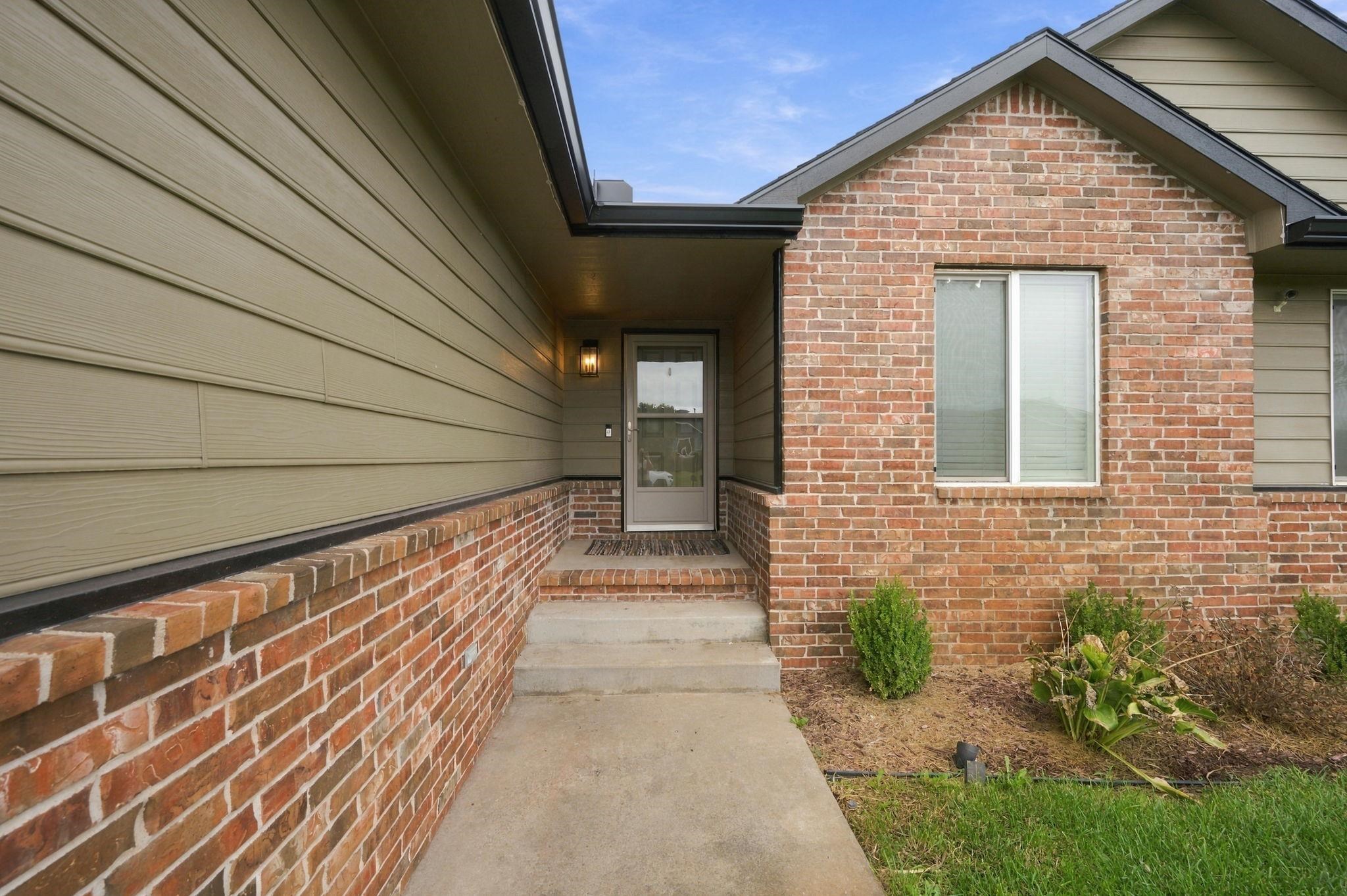 241 S Stoneridge Property Photo 2