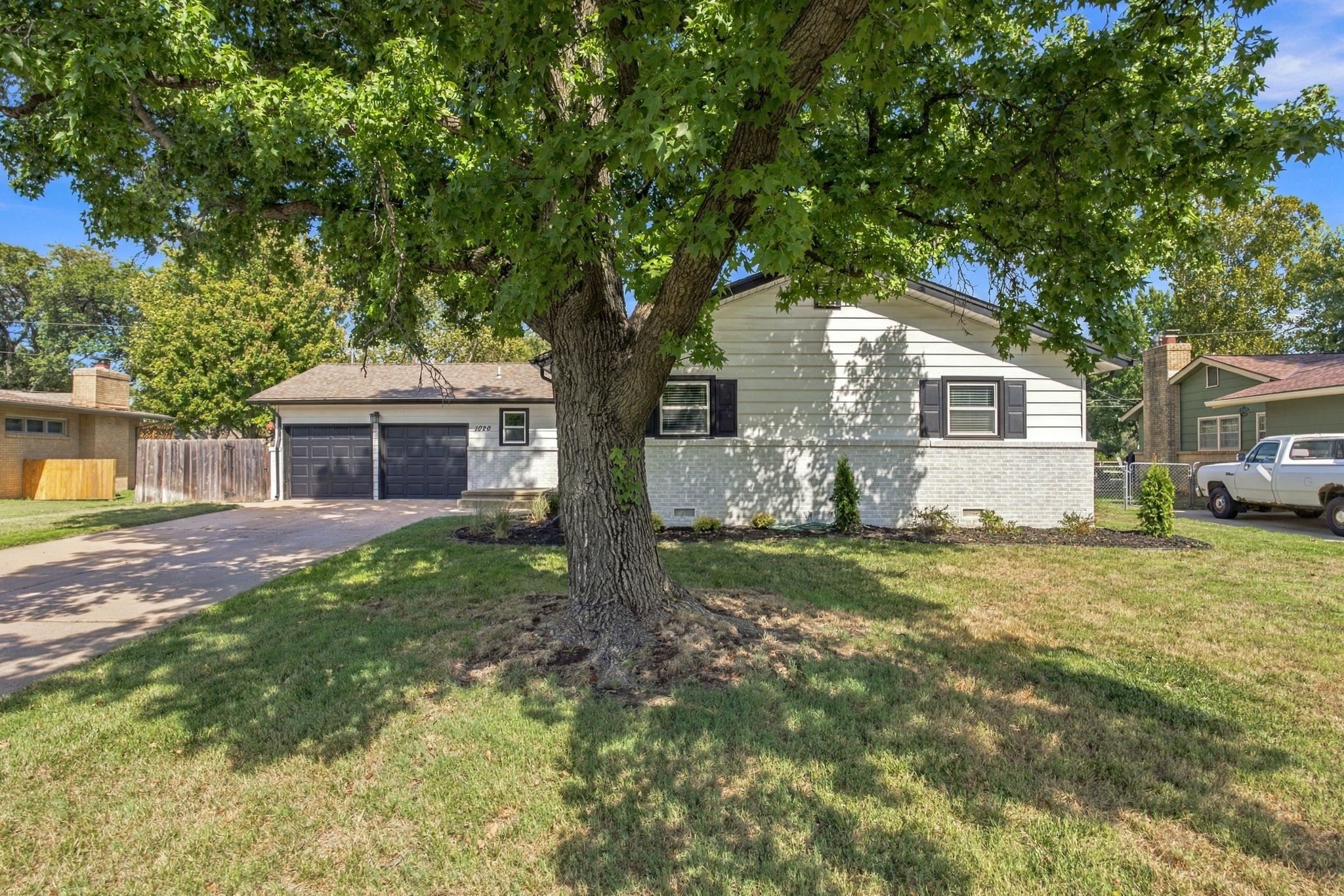 1020 N Brookfield Property Photo 6