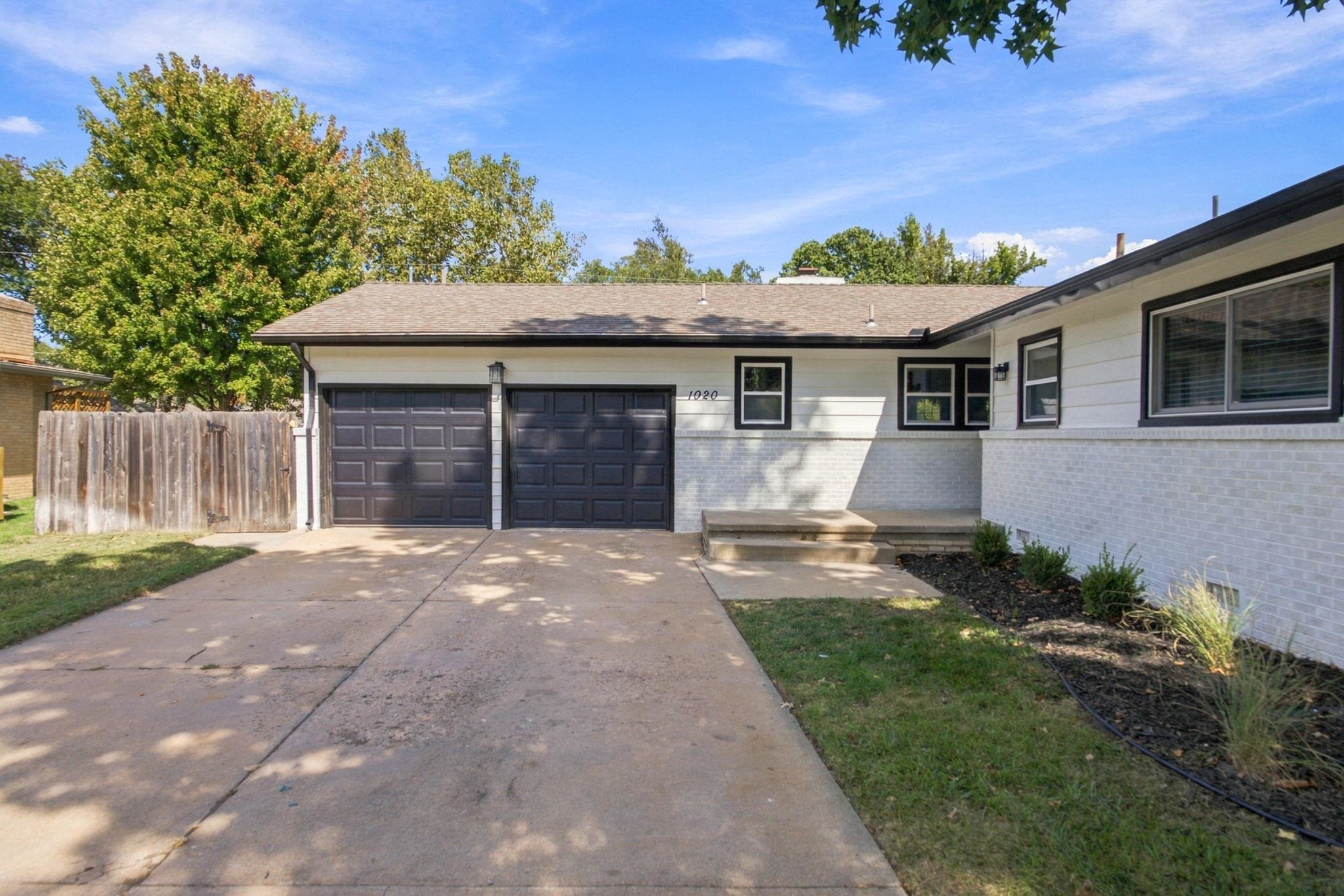 1020 N Brookfield Property Photo 7
