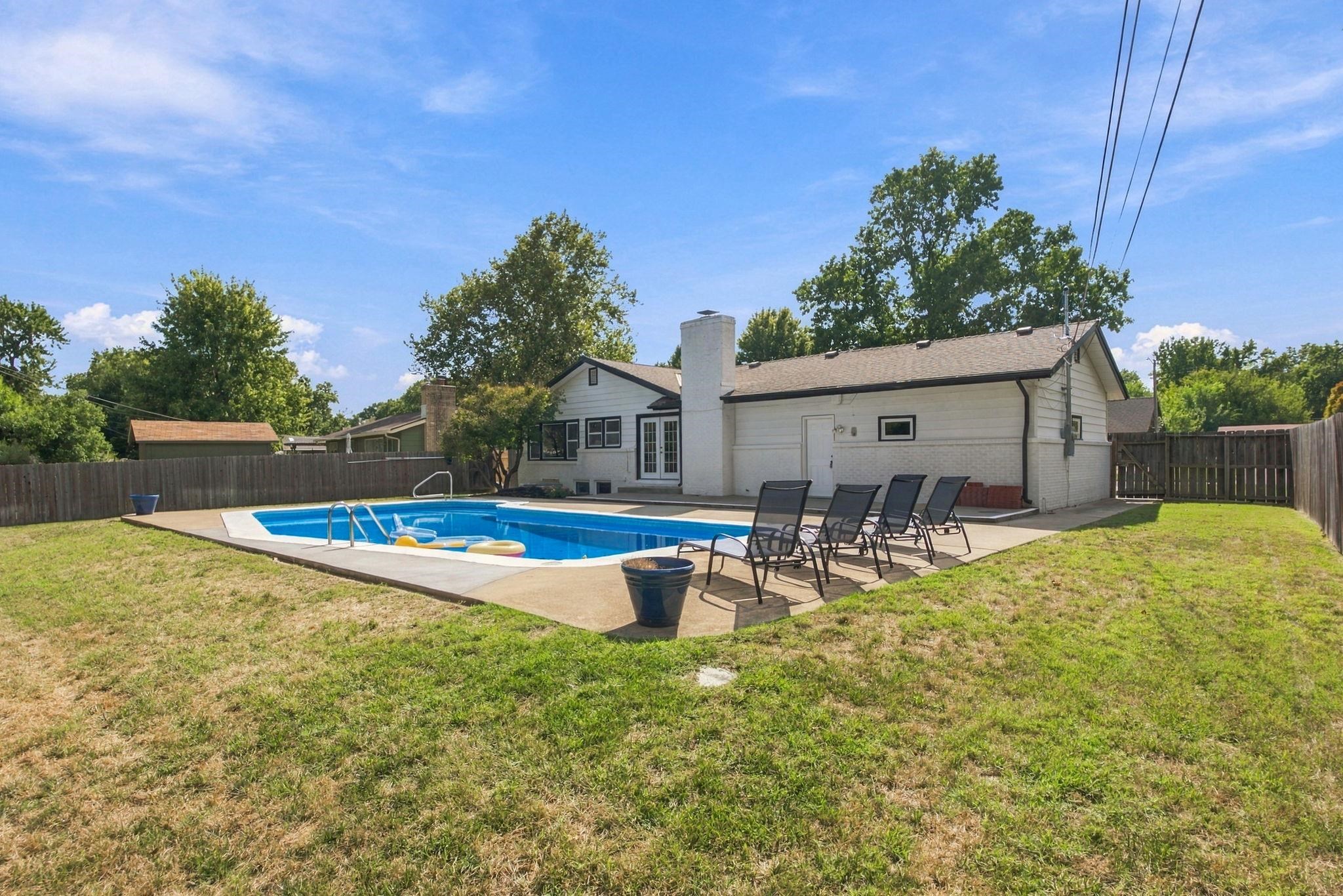 1020 N Brookfield Property Photo 29