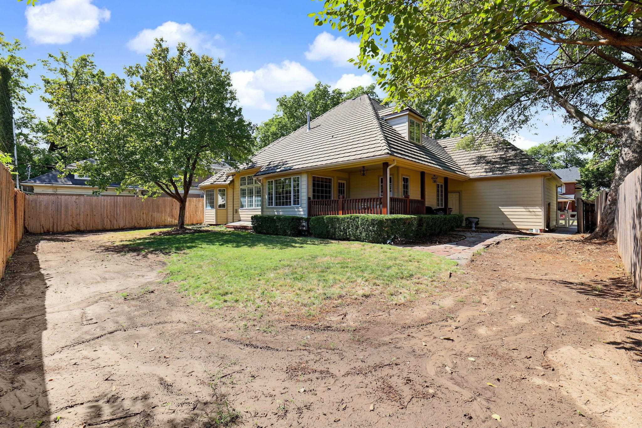208 N Belmont Ave Property Photo 22