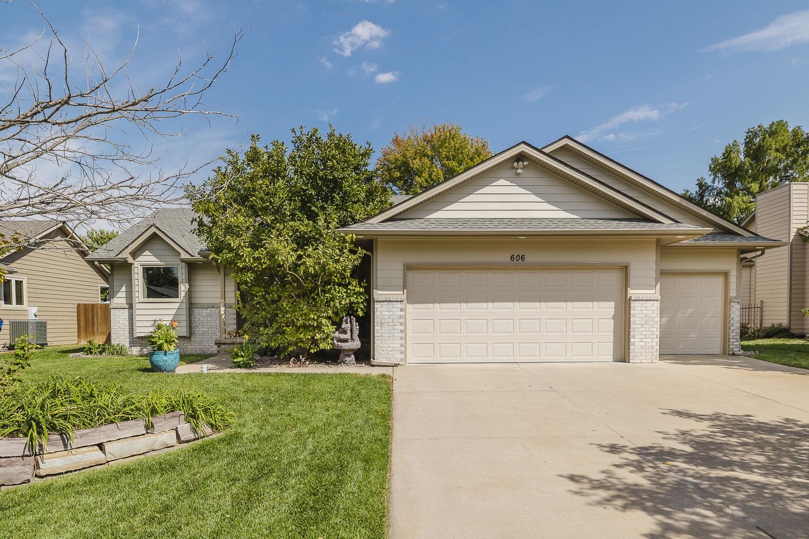 606 S Wheatland Cir Property Photo 1