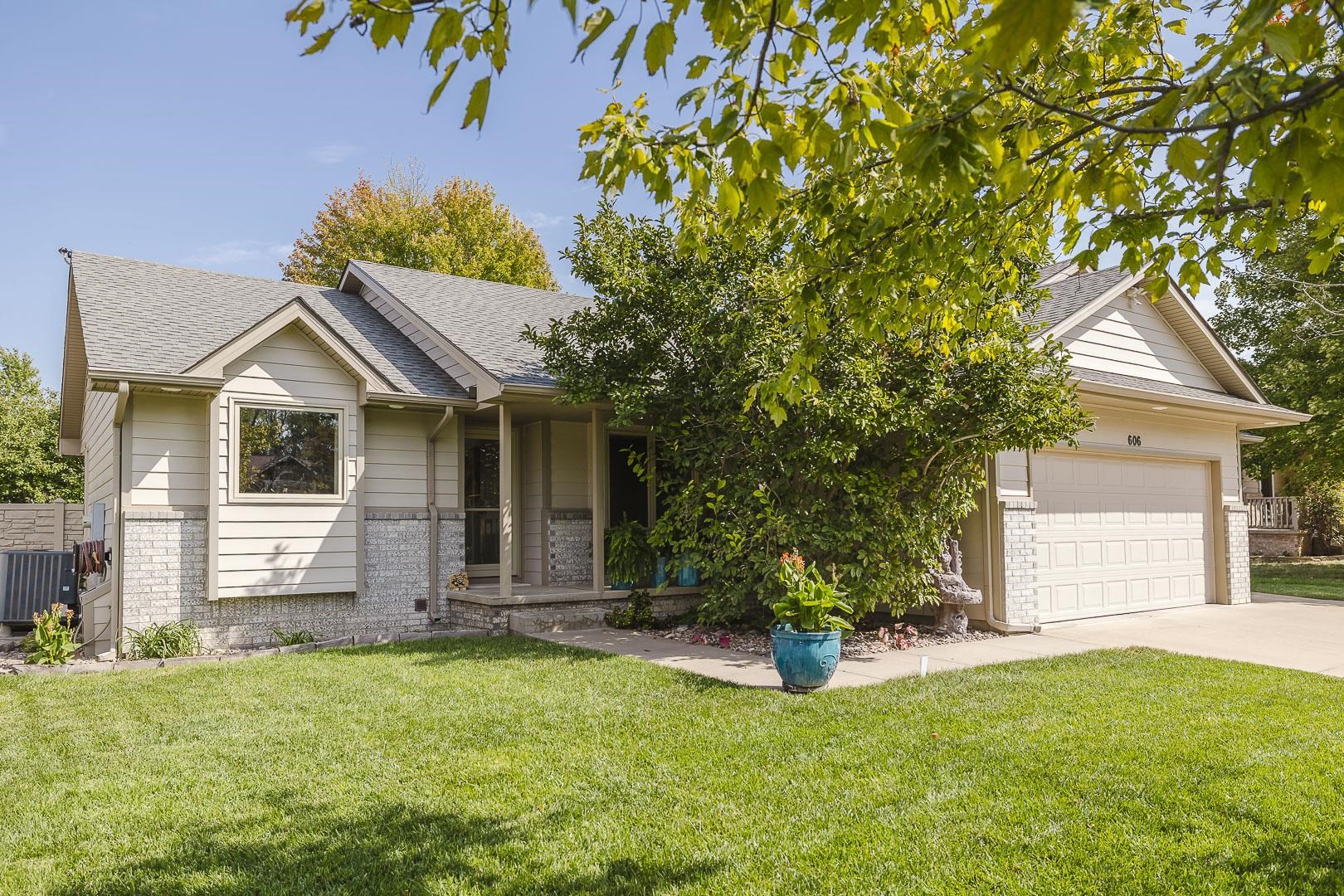 606 S Wheatland Cir Property Photo 4