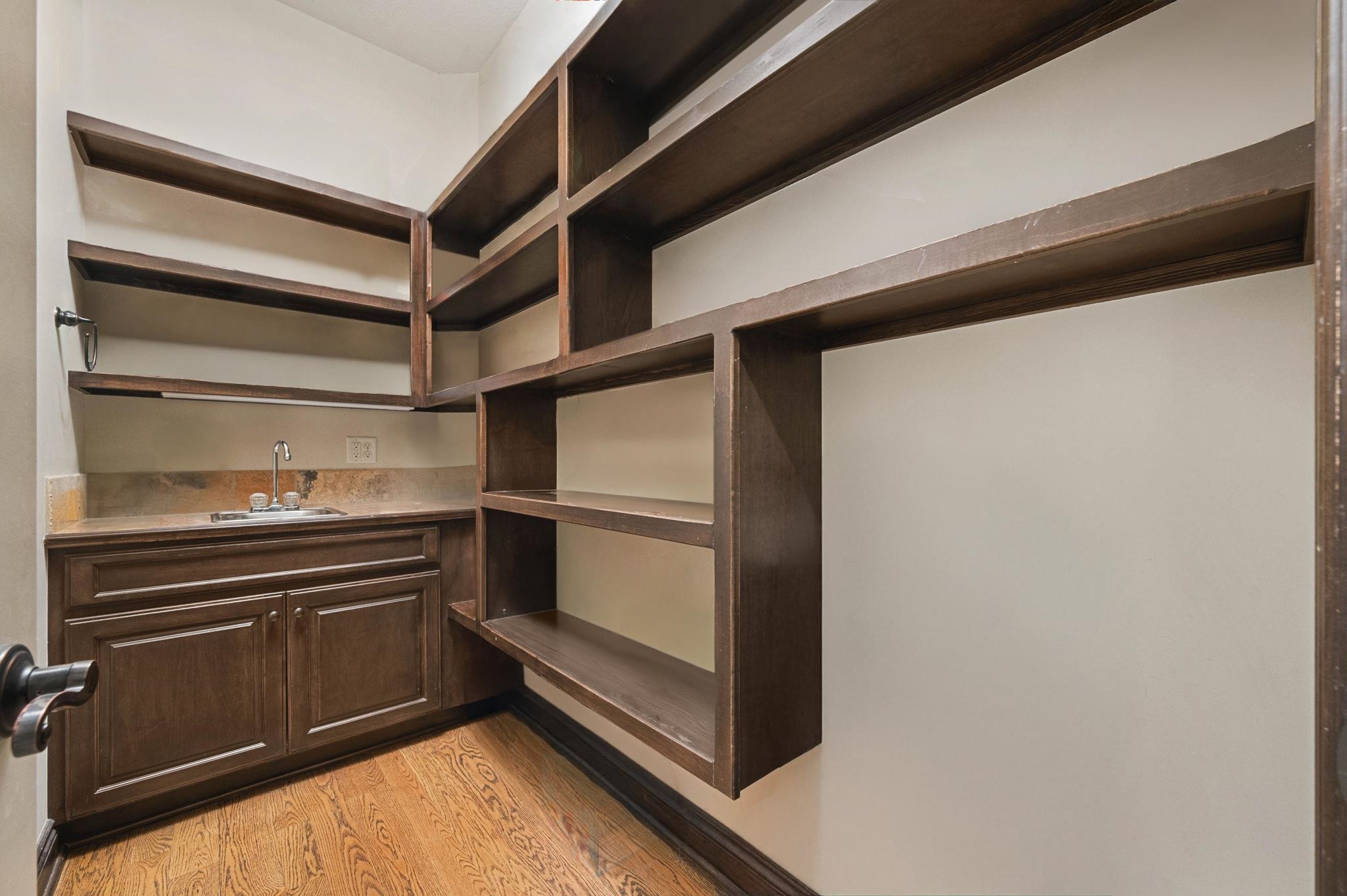8219 W Meadow Park Property Photo 12