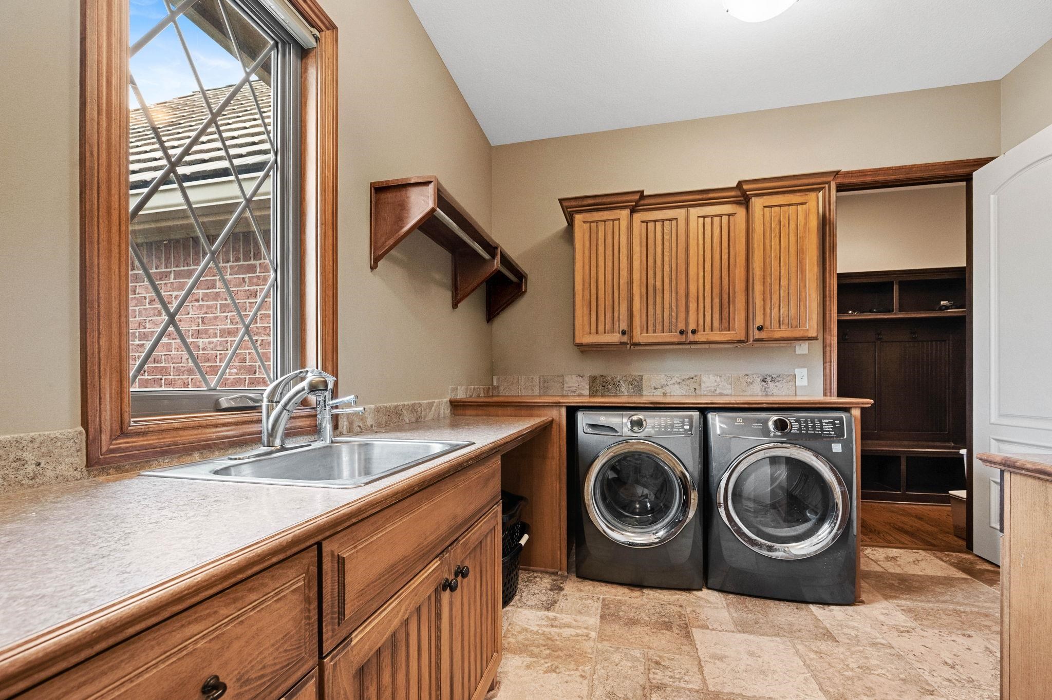 8219 W Meadow Park Property Photo 13