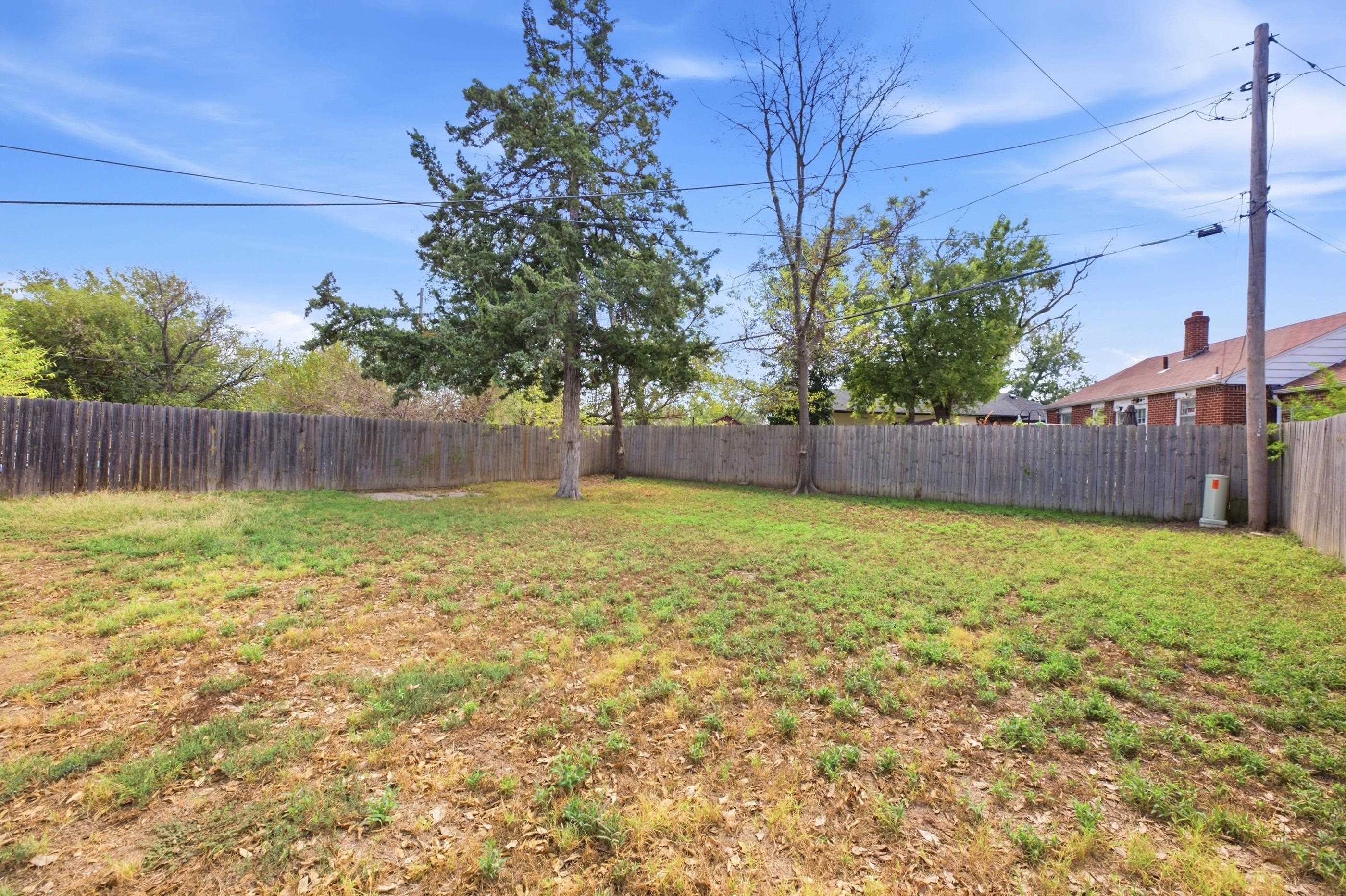 703 W Kinkaid Ave. Property Photo 4