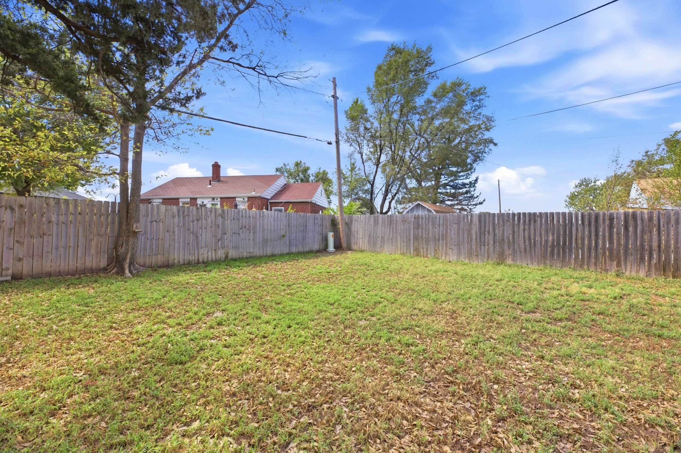 703 W Kinkaid Ave. Property Photo 6