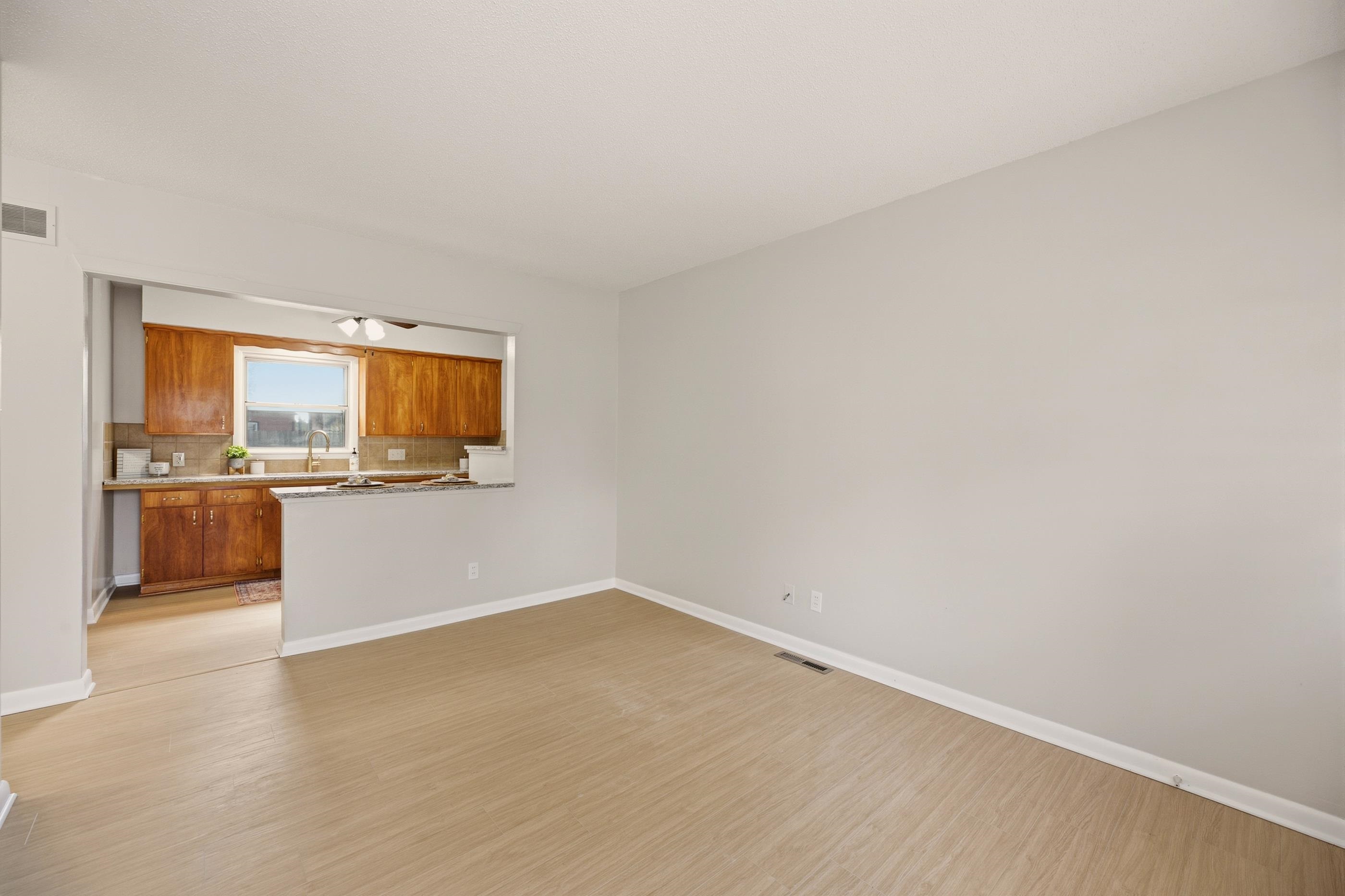 703 W Kinkaid Ave. Property Photo 11