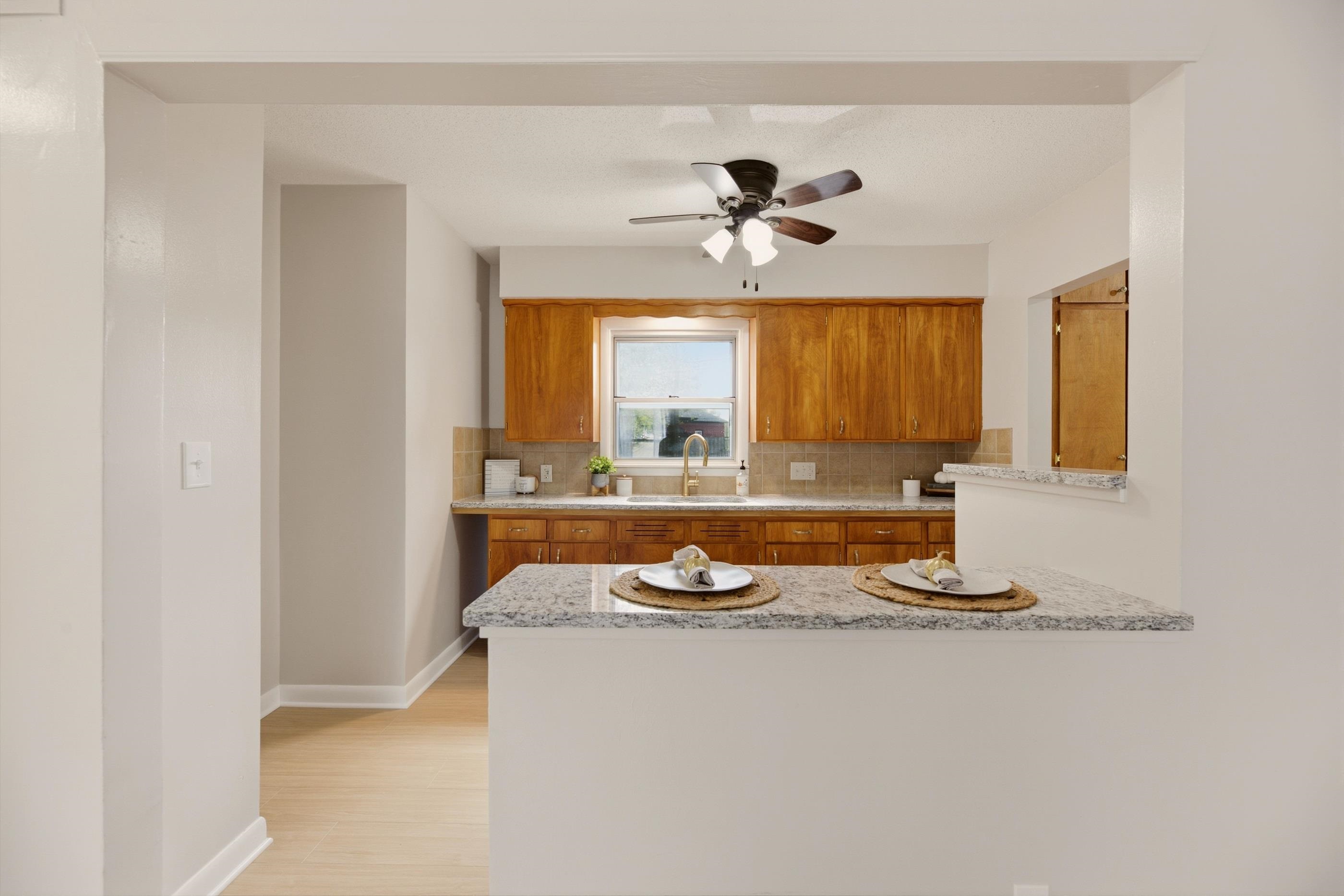 703 W Kinkaid Ave. Property Photo 12