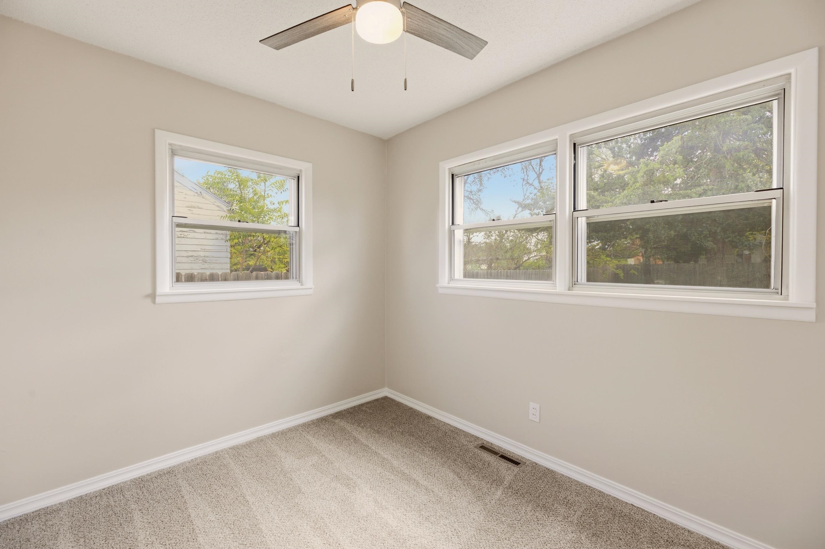 703 W Kinkaid Ave. Property Photo 19