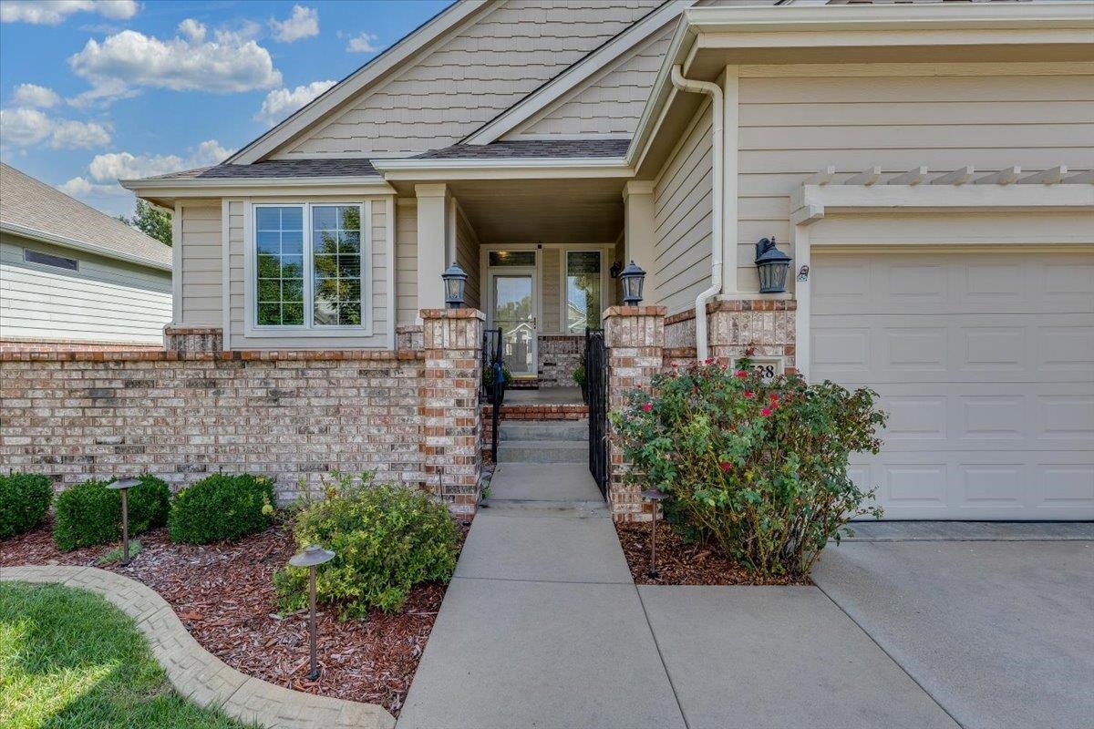 4528 N Barton Creek Ct Property Photo 2