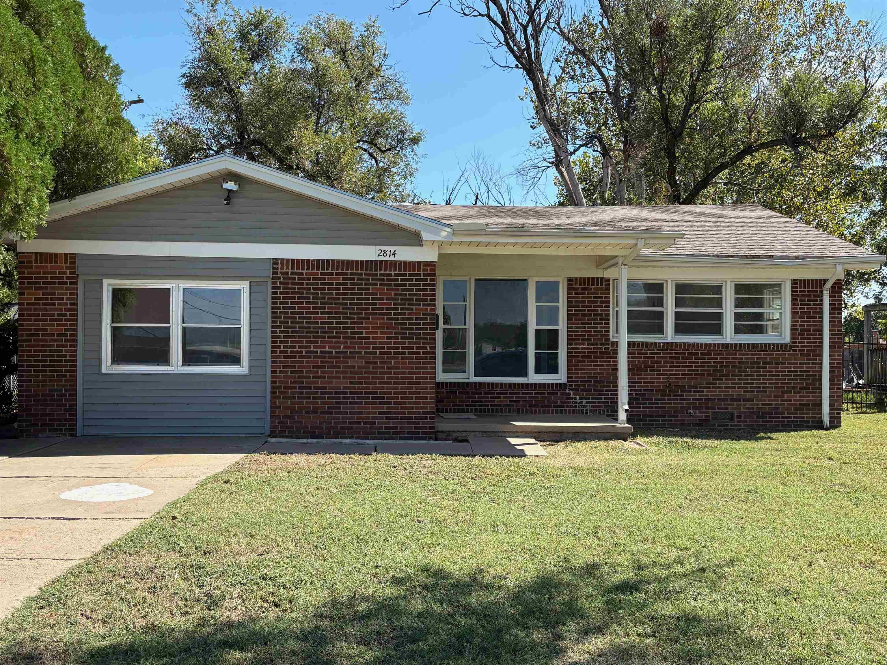 2814 S Elizabeth Property Photo 1