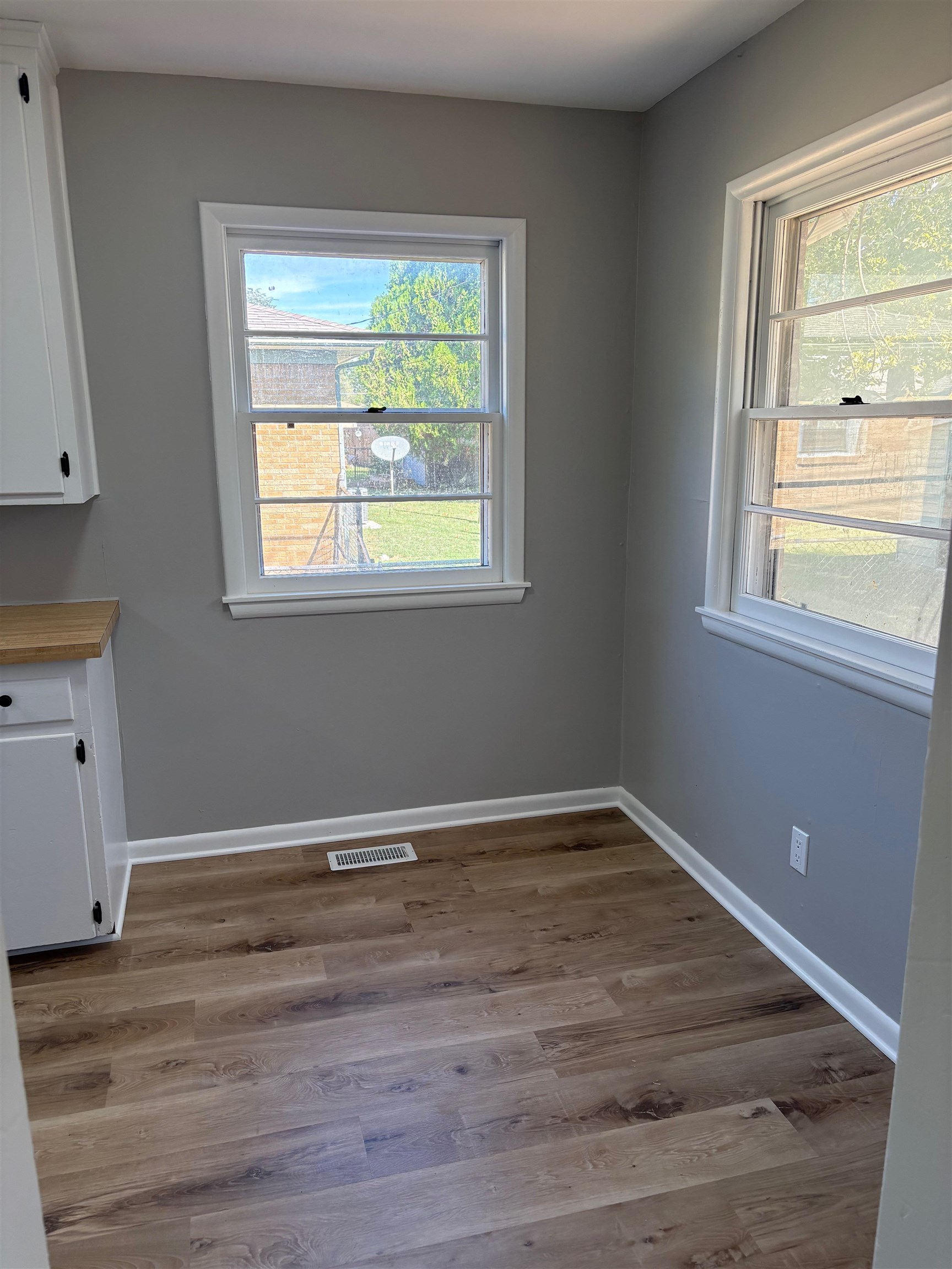 2814 S Elizabeth Property Photo 5