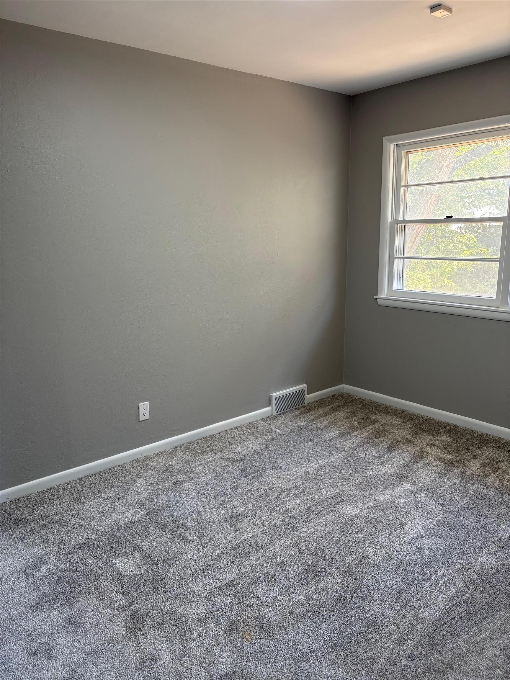2814 S Elizabeth Property Photo 7