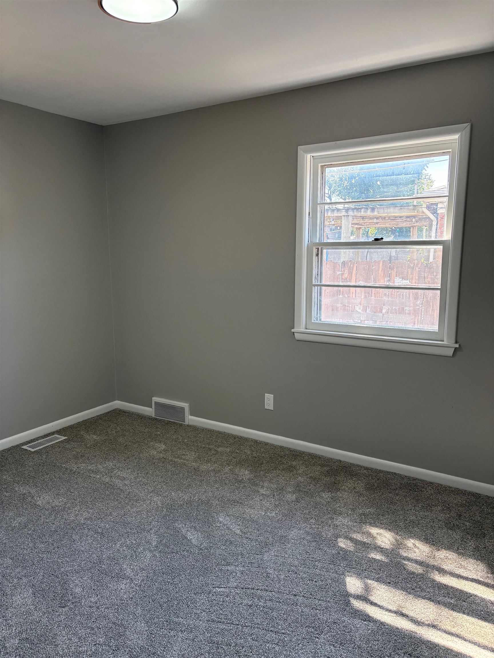 2814 S Elizabeth Property Photo 8