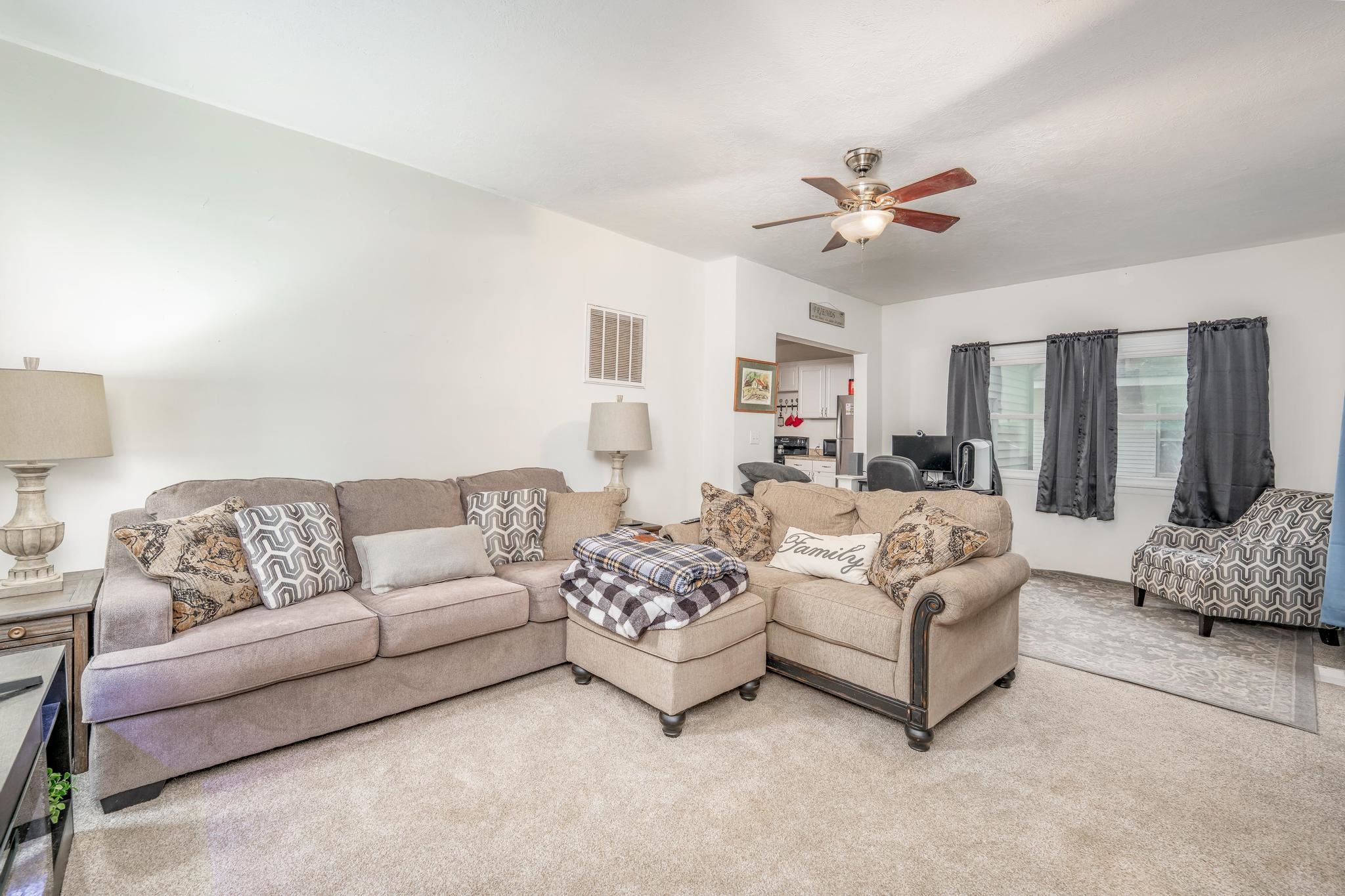 1209 N C St Property Photo 2