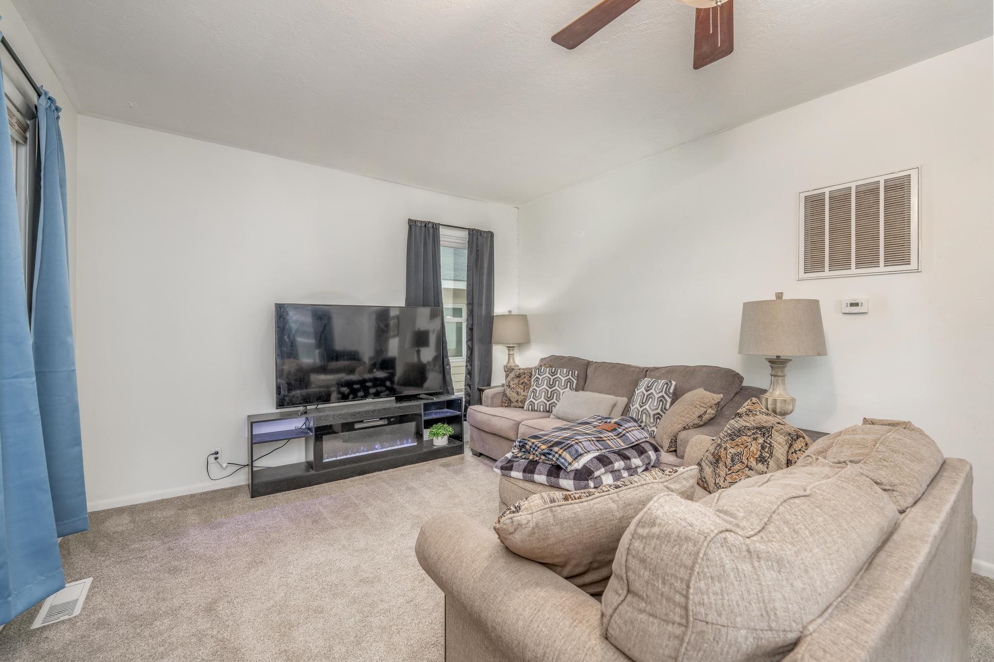 1209 N C St Property Photo 4