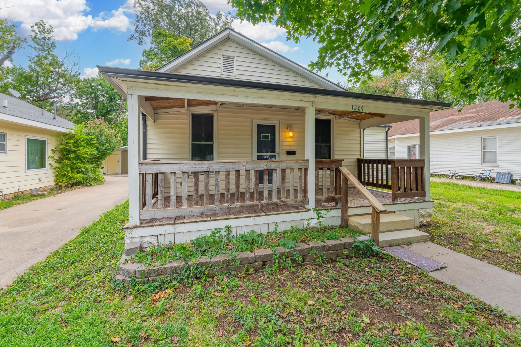 1209 N C St Property Photo 34