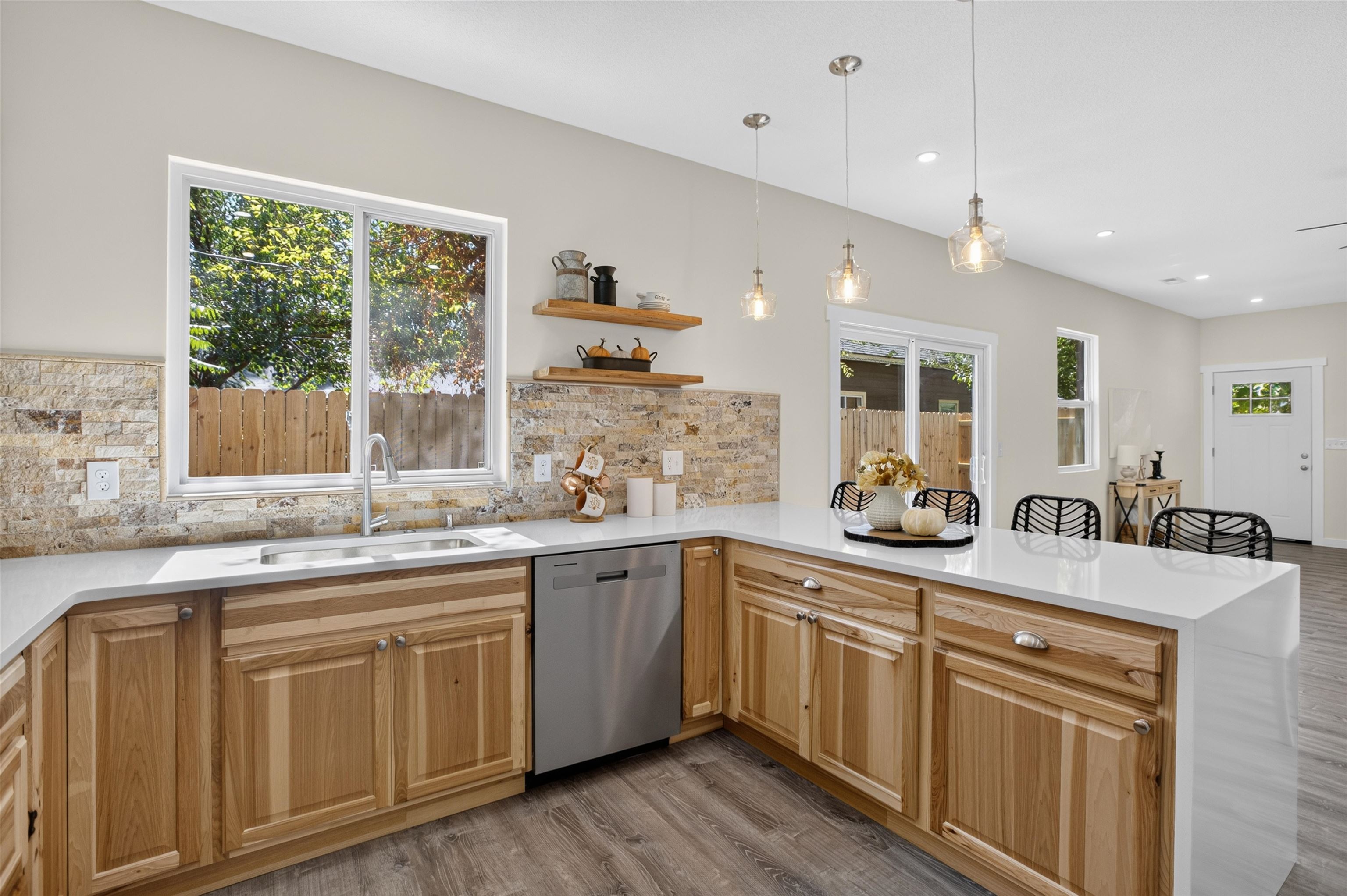1322 N Wabash Property Photo 9