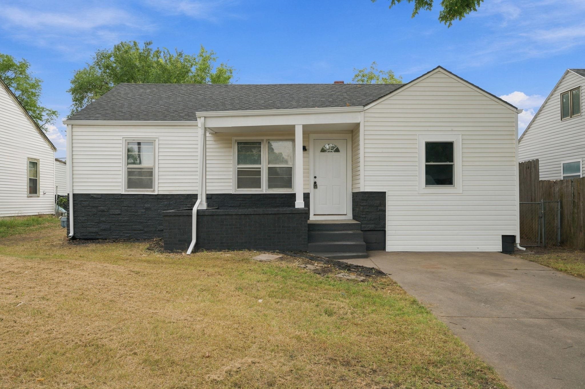 5125 E Elm St Property Photo 1