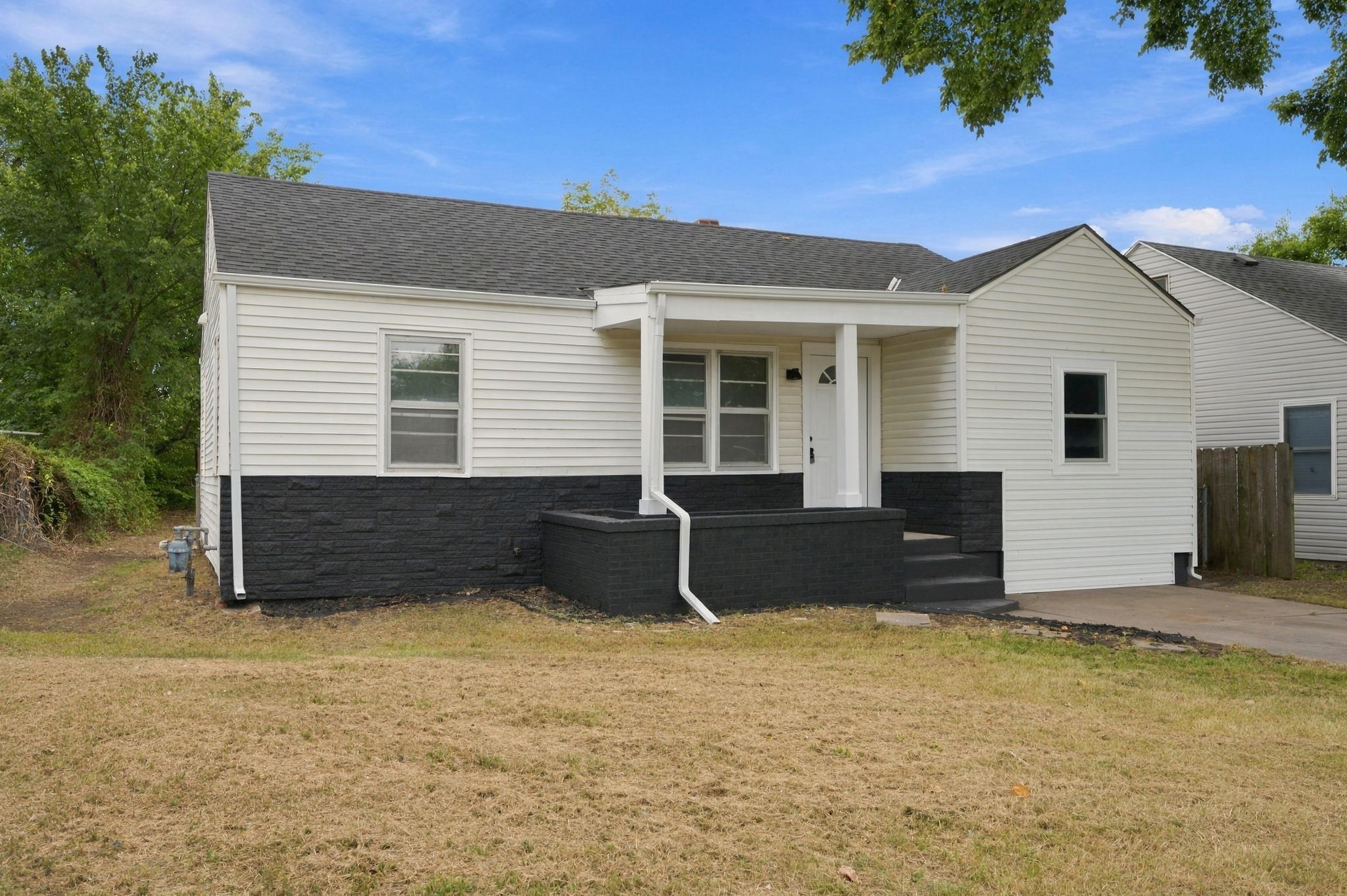 5125 E Elm St Property Photo 4