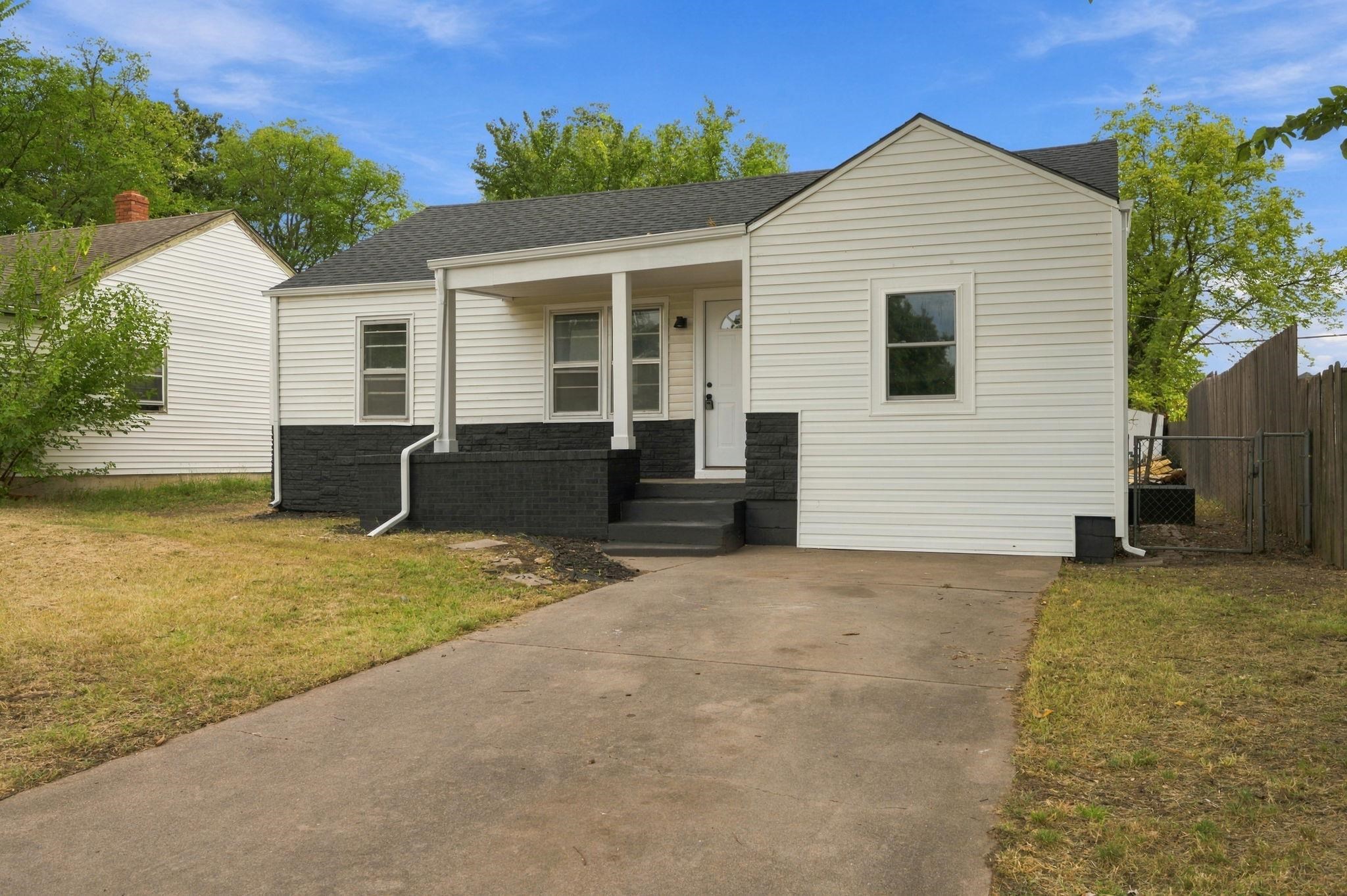 5125 E Elm St Property Photo 5