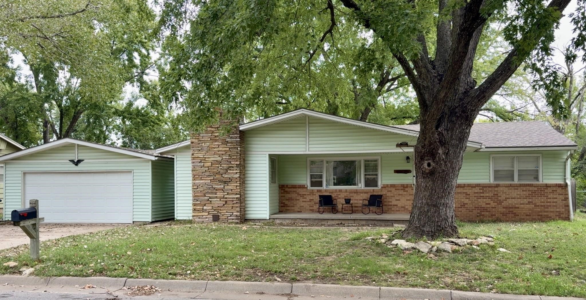 1350 N Taylor Property Photo 1
