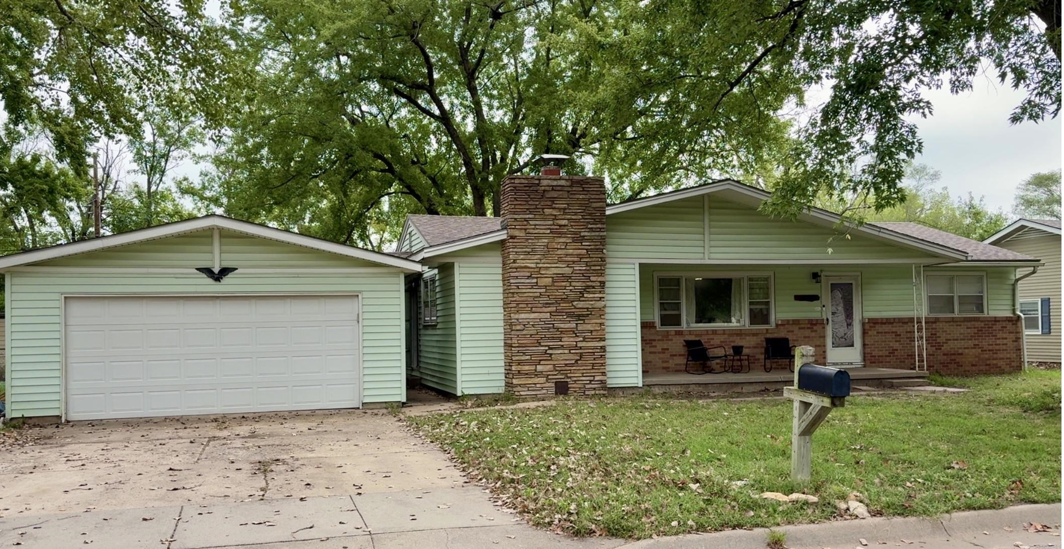 1350 N Taylor Property Photo 2
