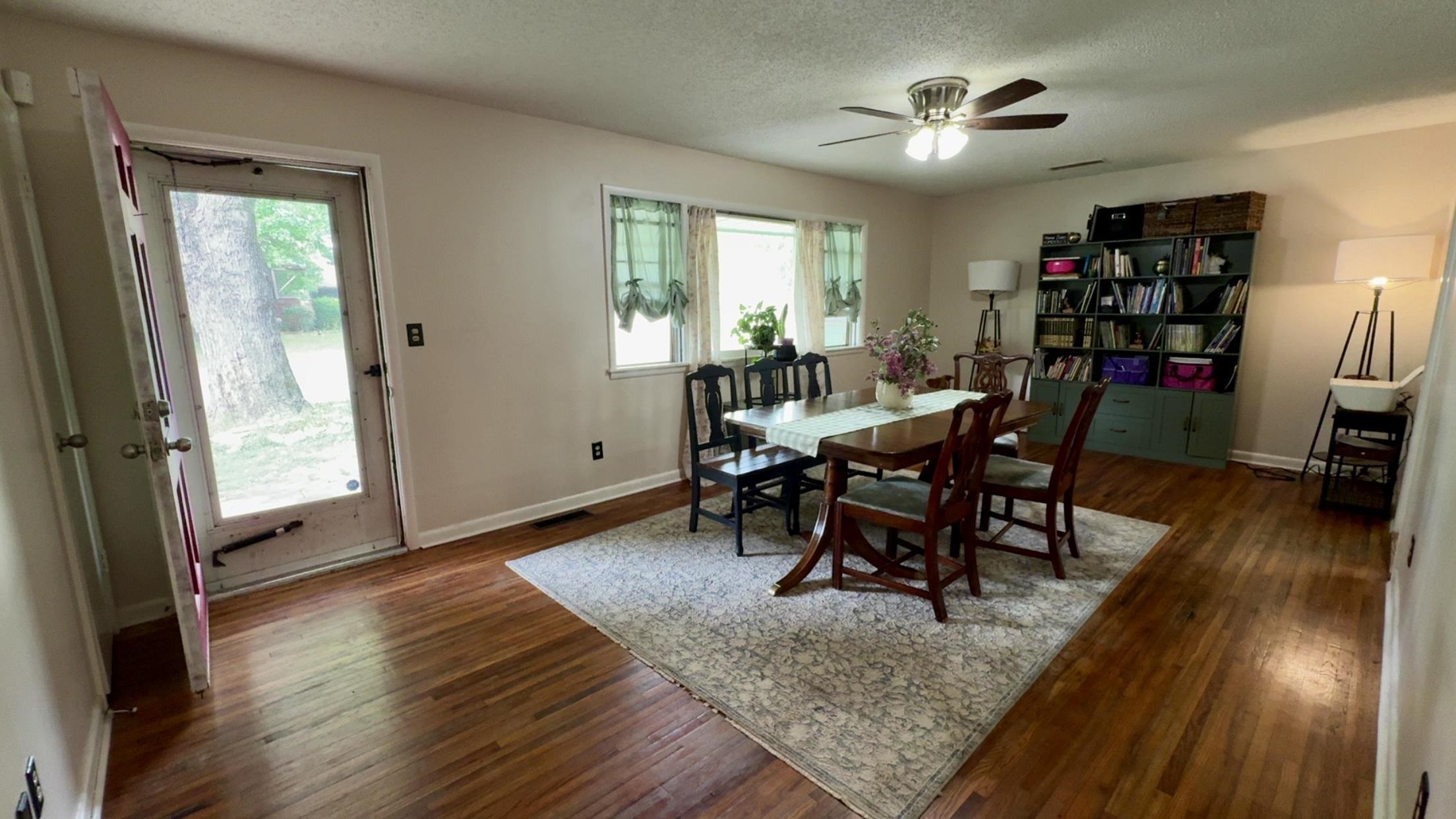1350 N Taylor Property Photo 5