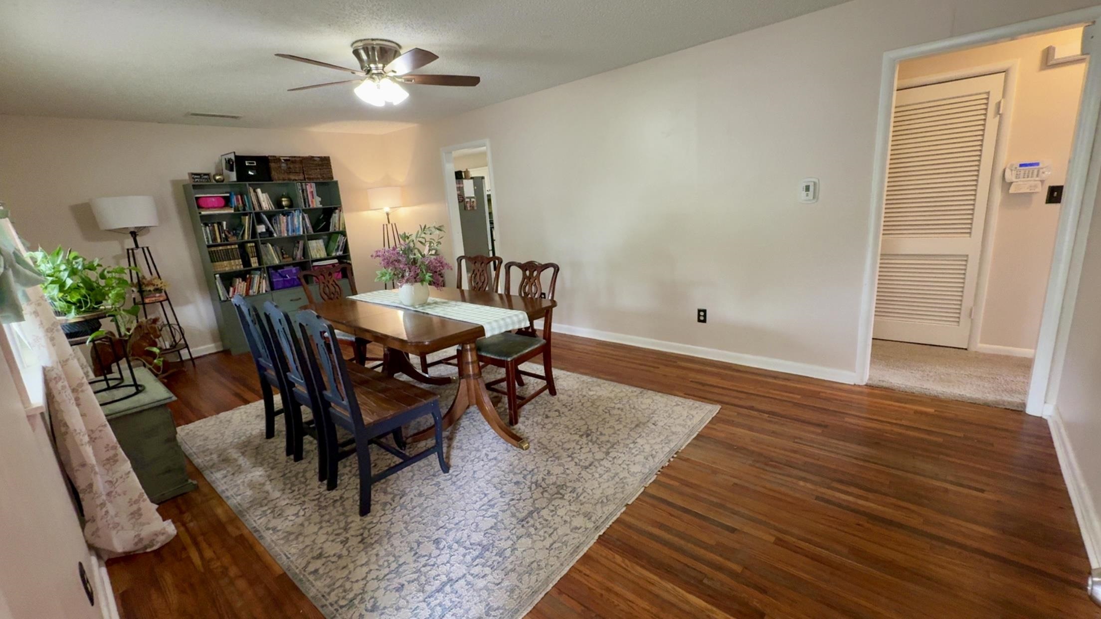 1350 N Taylor Property Photo 6