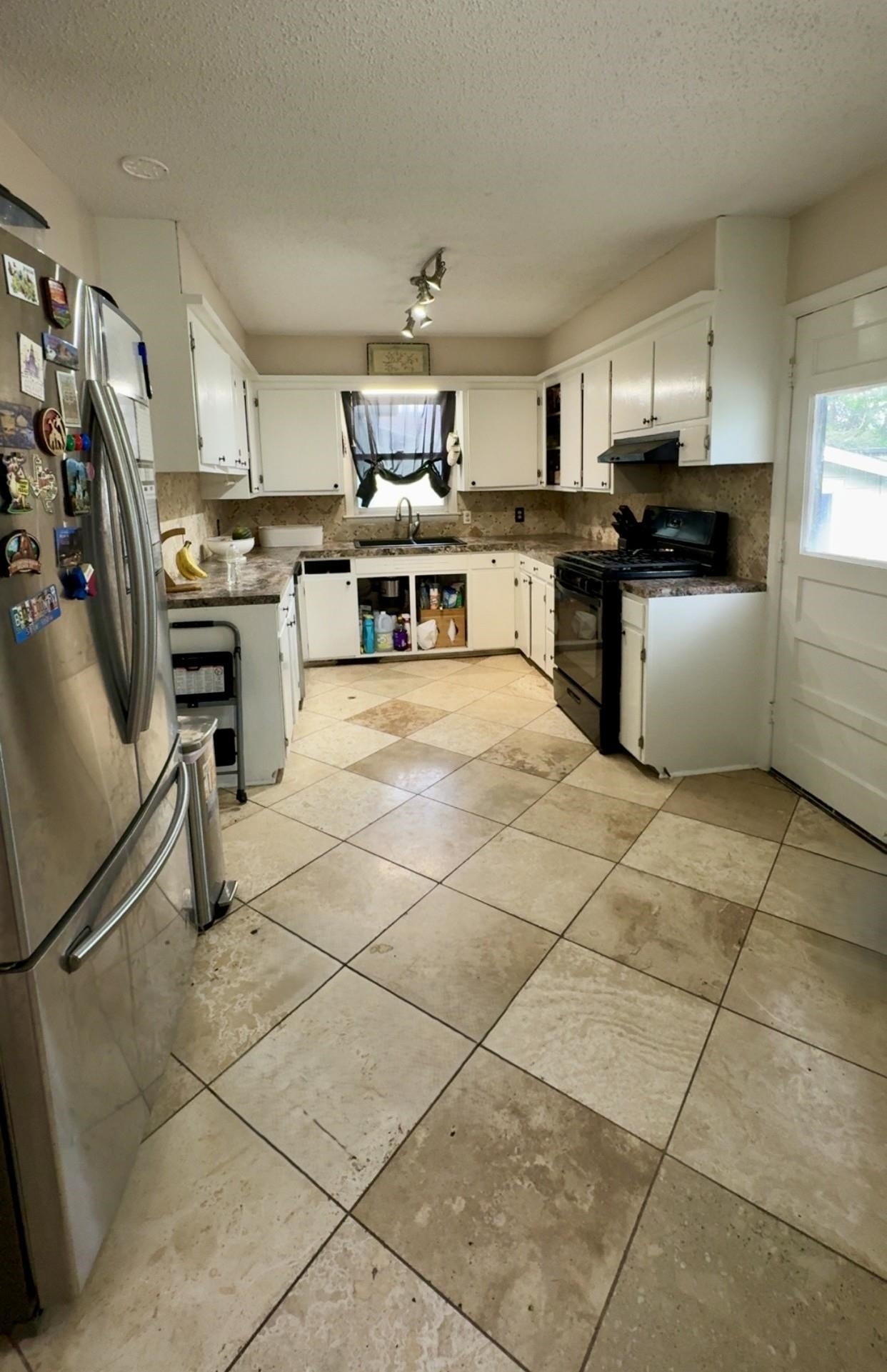 1350 N Taylor Property Photo 8