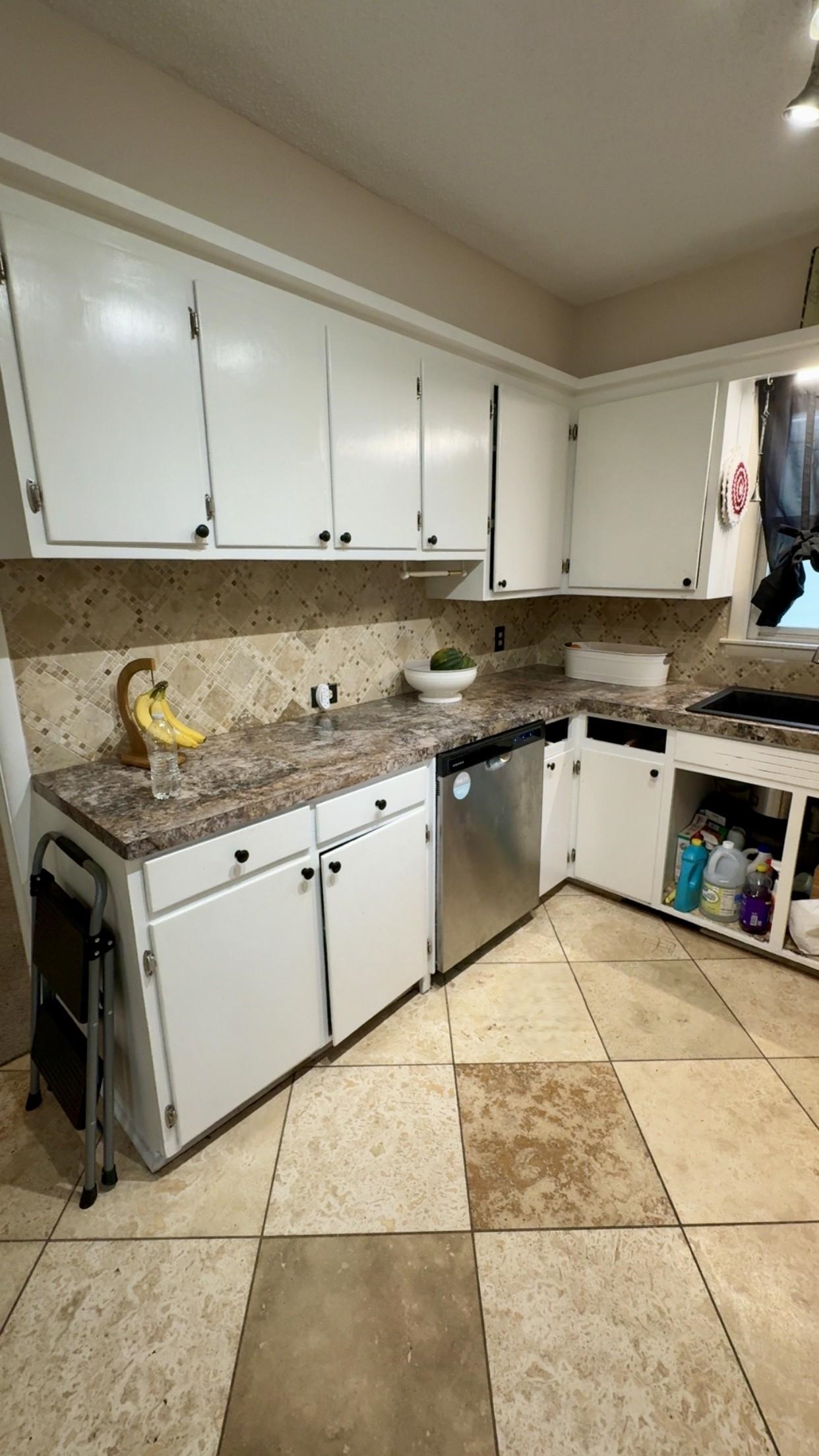 1350 N Taylor Property Photo 10
