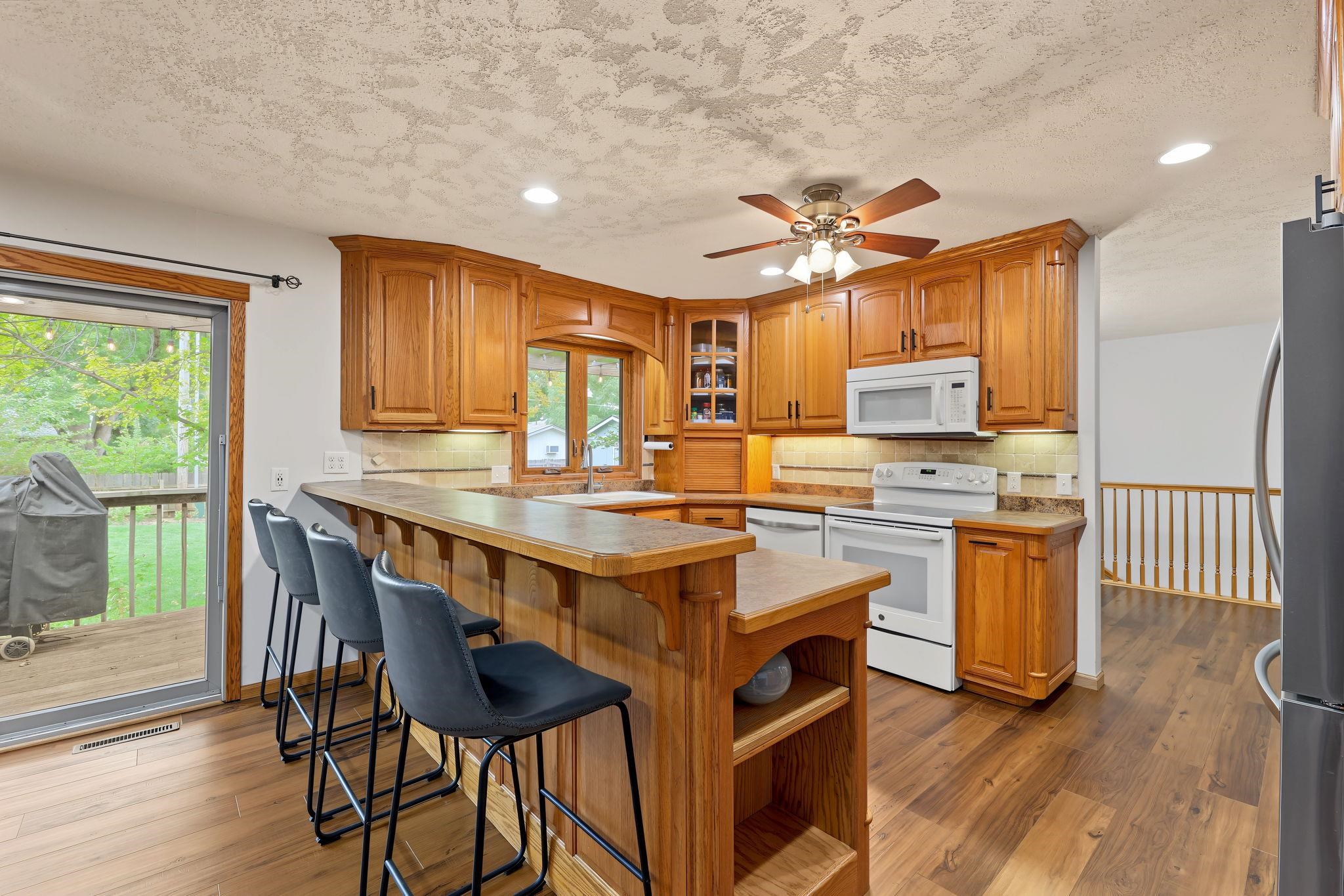 820 Surrey Property Photo 7