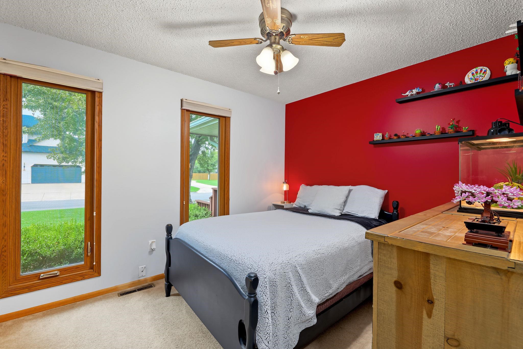 820 Surrey Property Photo 16