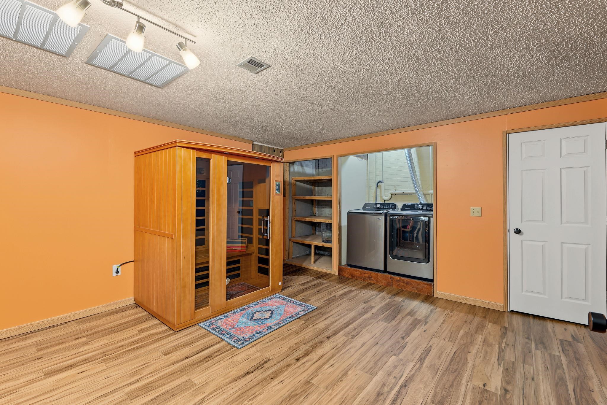 820 Surrey Property Photo 23