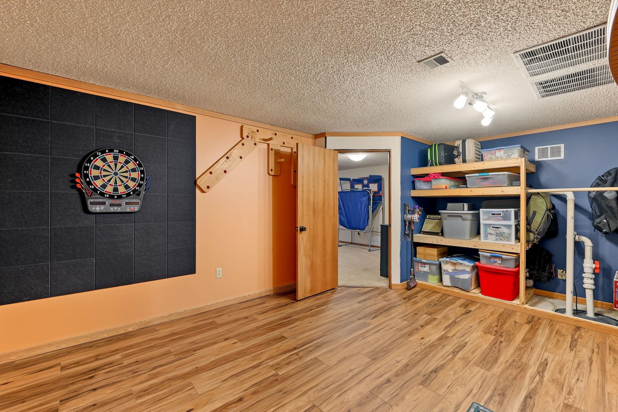 820 Surrey Property Photo 24