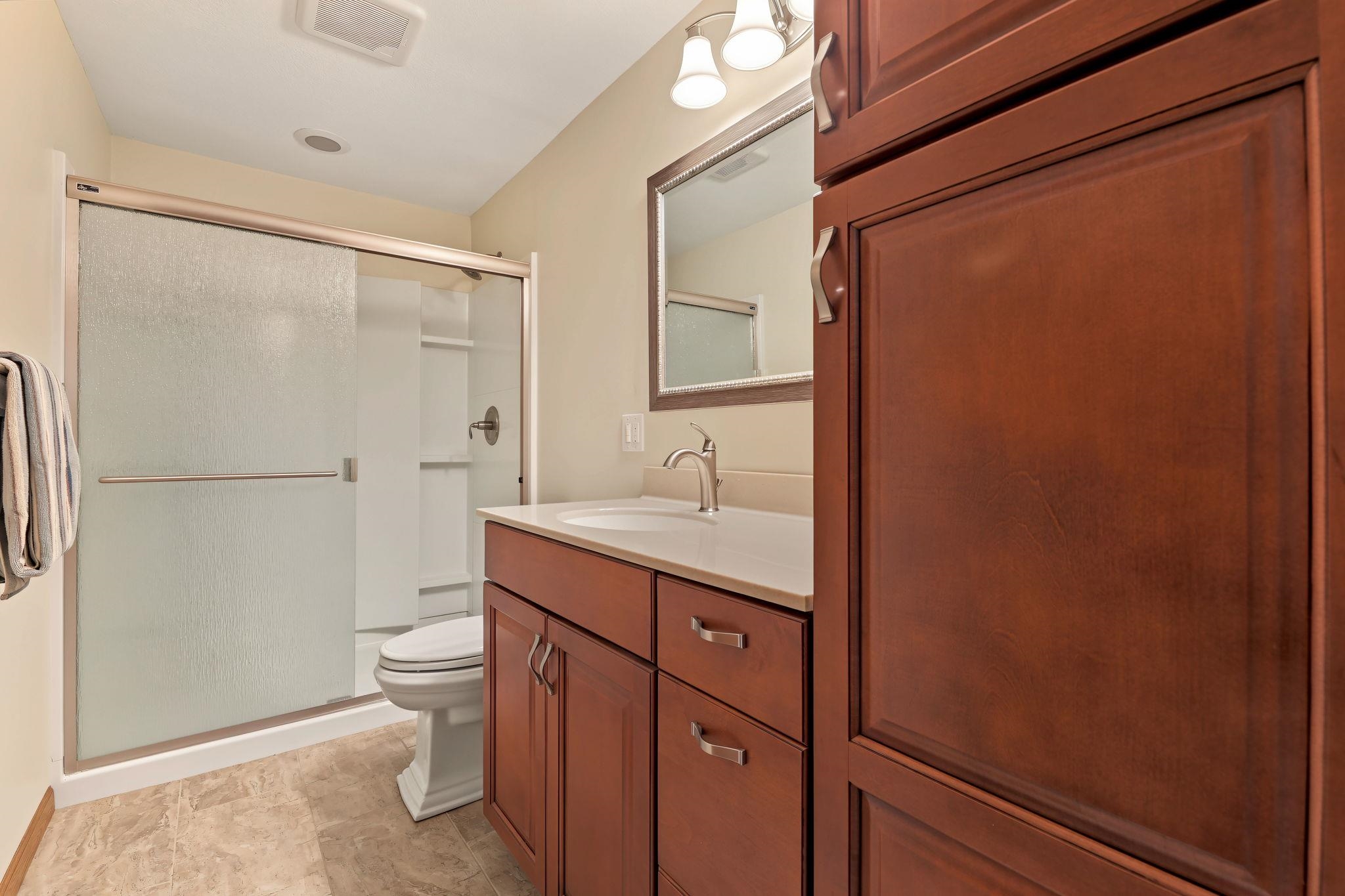 820 Surrey Property Photo 25