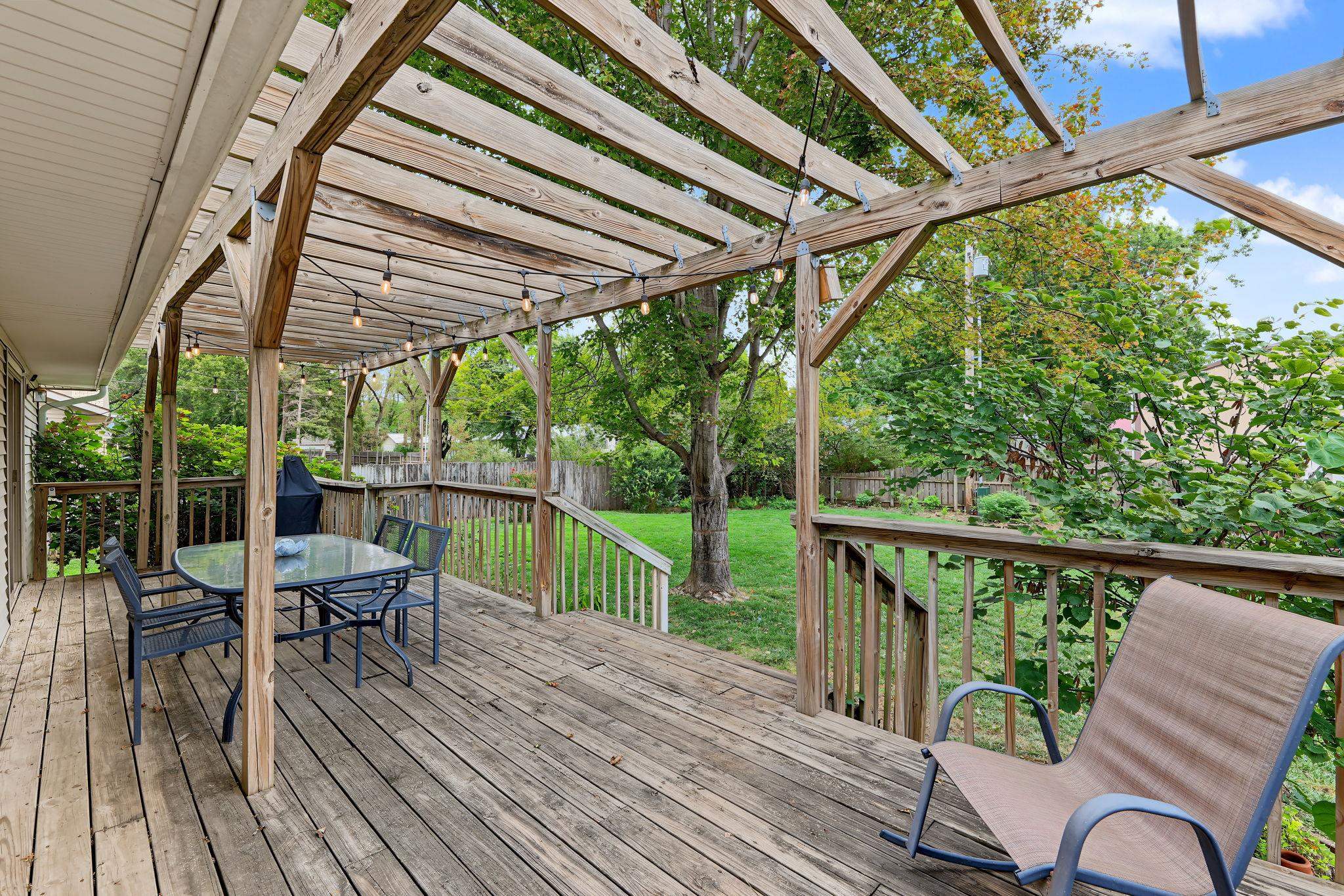 820 Surrey Property Photo 26