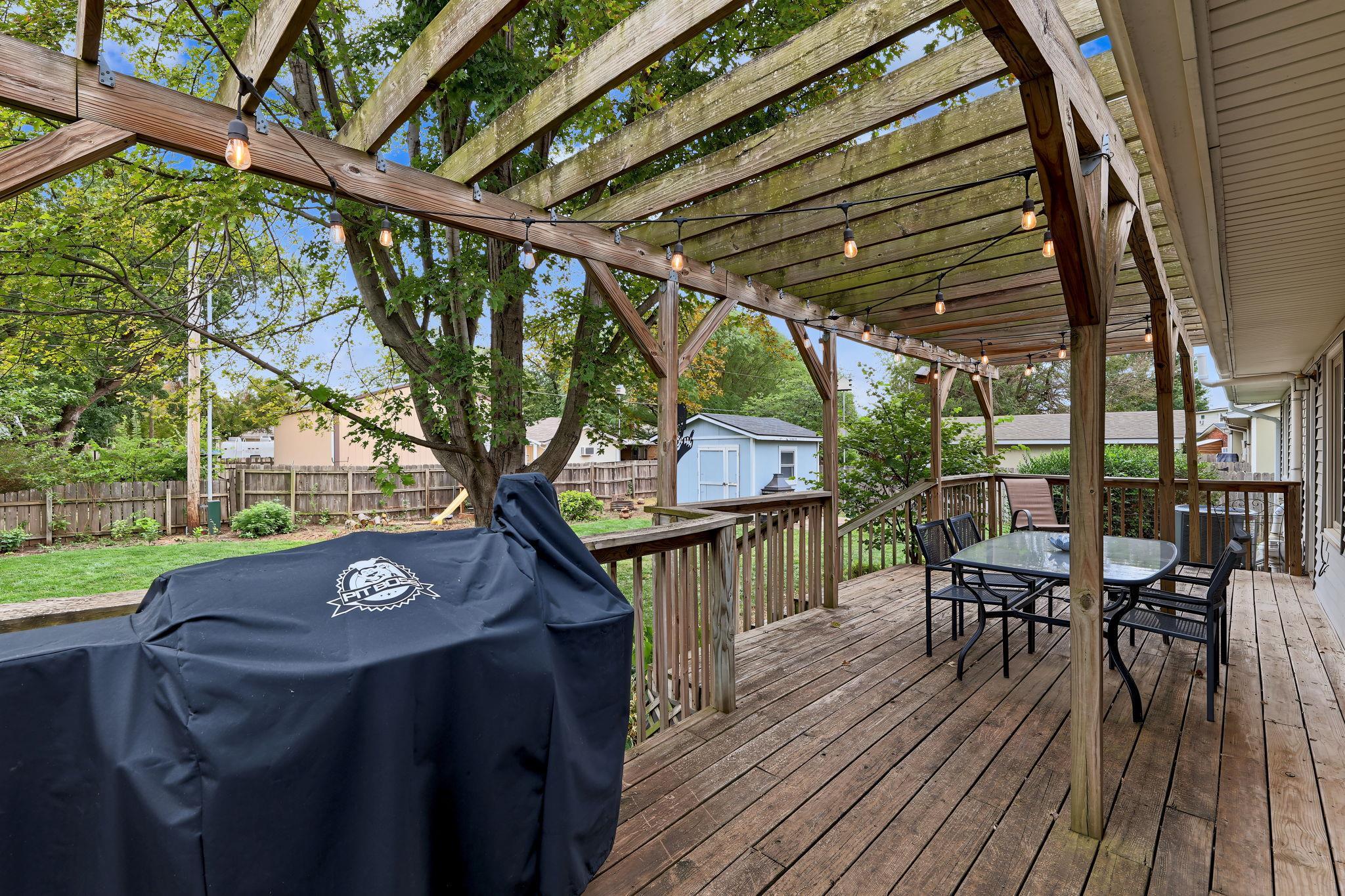 820 Surrey Property Photo 27